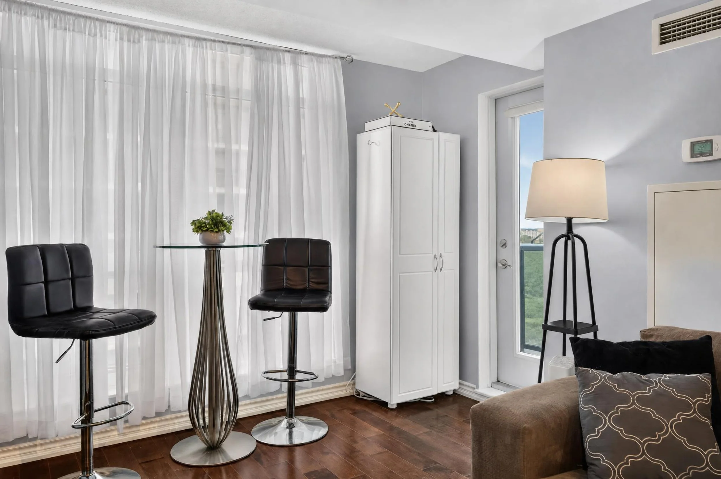 Frameless - 1203 18 Harding Blvd - 017.jpg