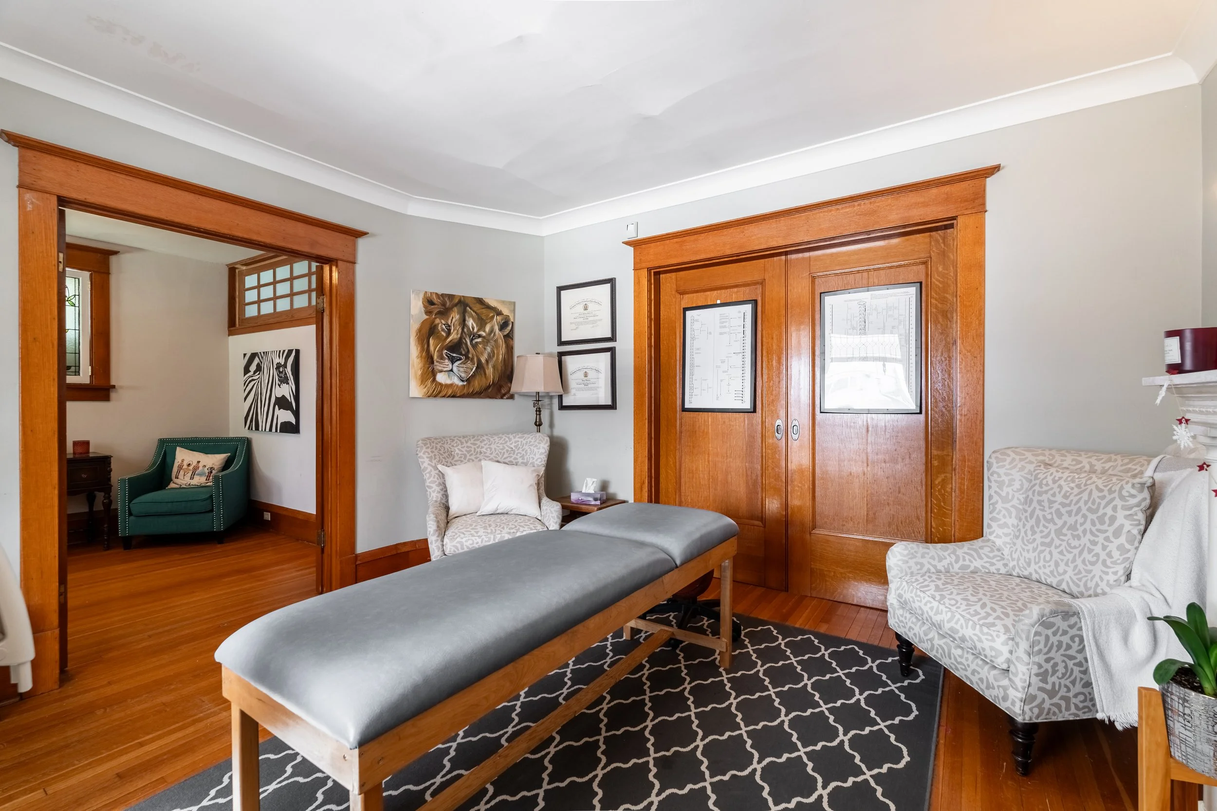 Framless - 6038 Main St - 018.jpg