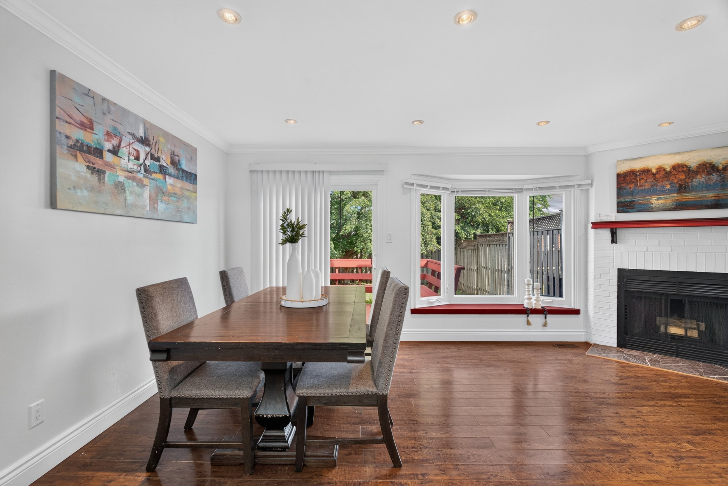 Frameless - 14 Mullis Cres - 015.jpg