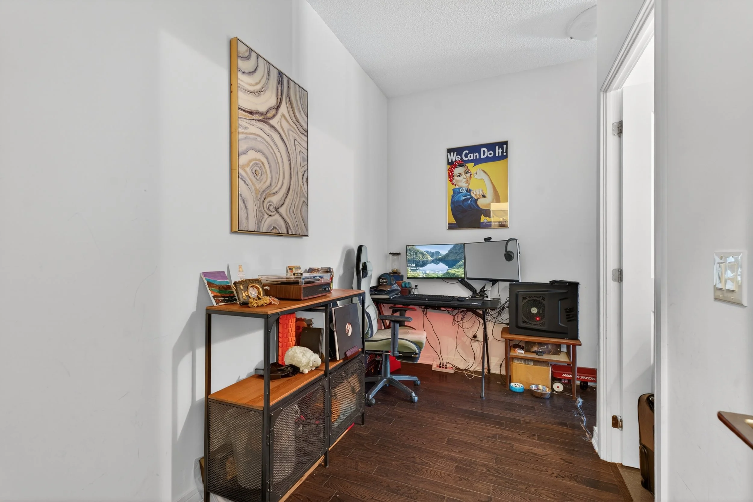 Frameless - 9199 Yonge St Unit 102SE - 024.jpg