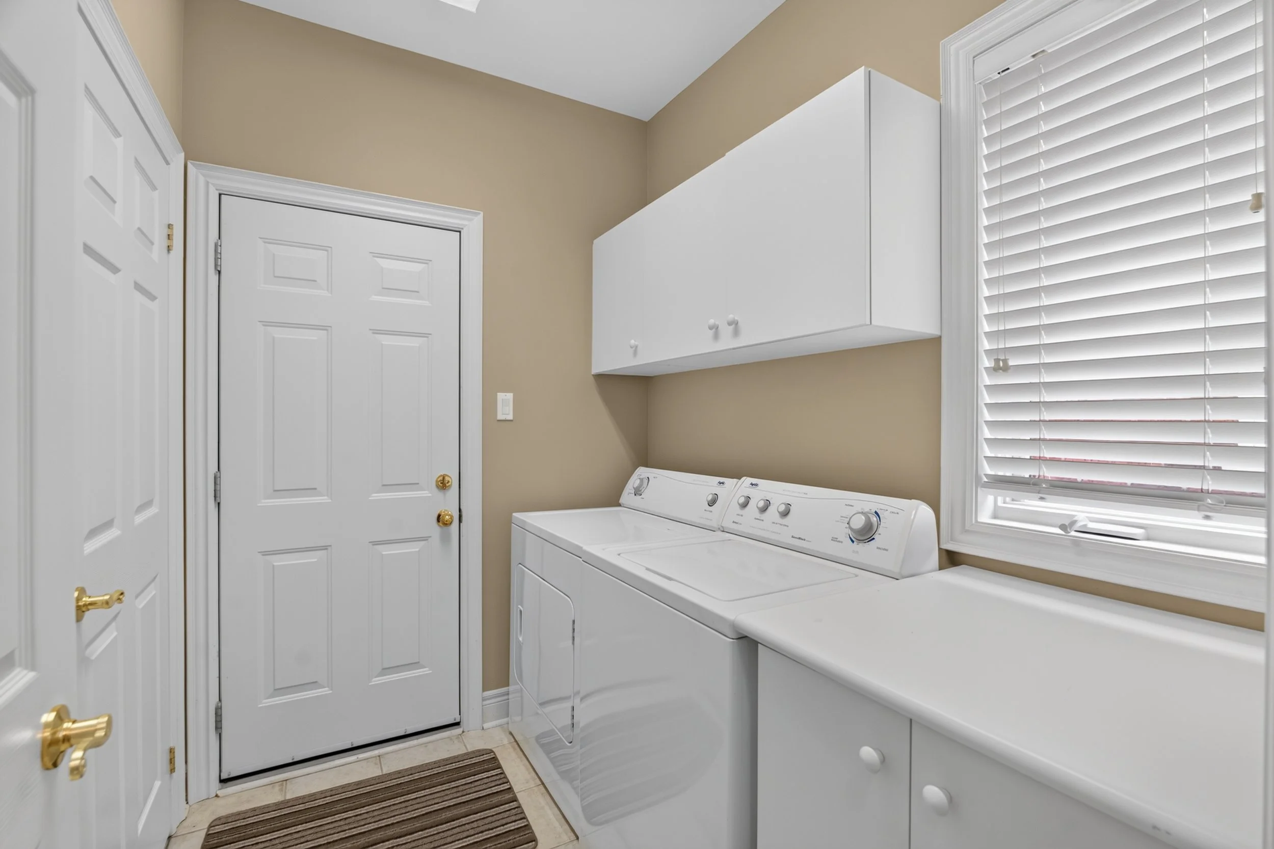 Frameless - 76 McDermott Trail - 038.jpg