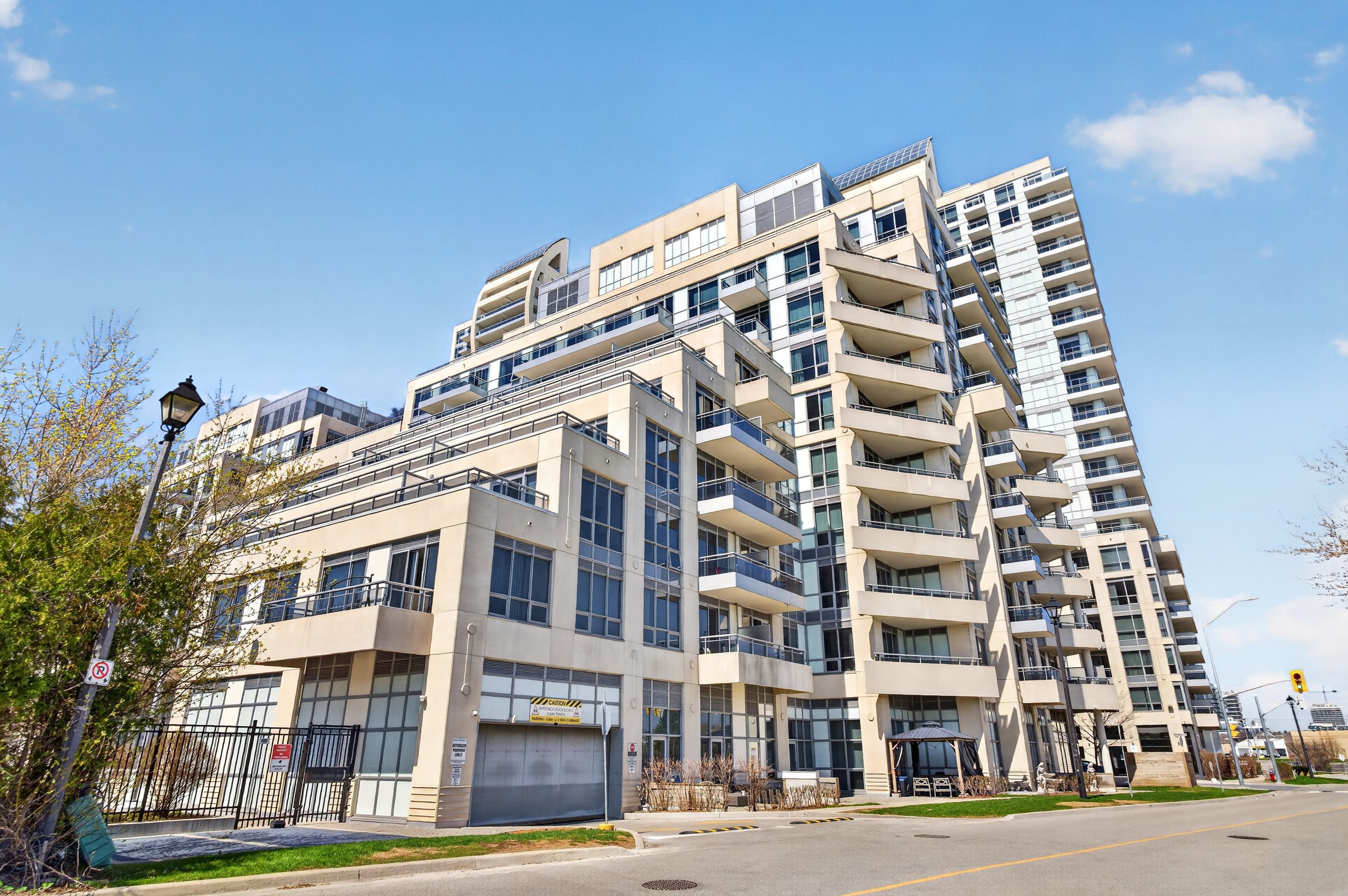 Frameless - 9199 Yonge St Unit 102SE - 003.jpg