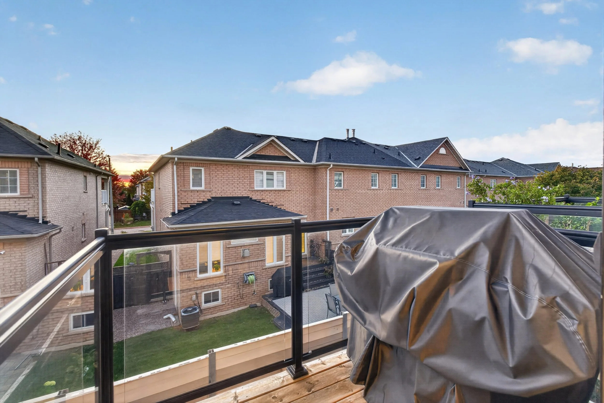 Frameless - 62 Pageant Ave - 027.jpg