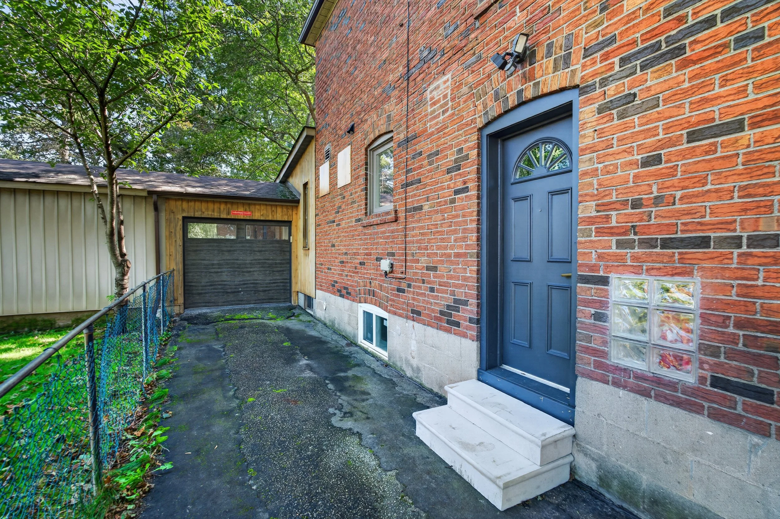 Frameless - 521 Sutherland - 072.jpg