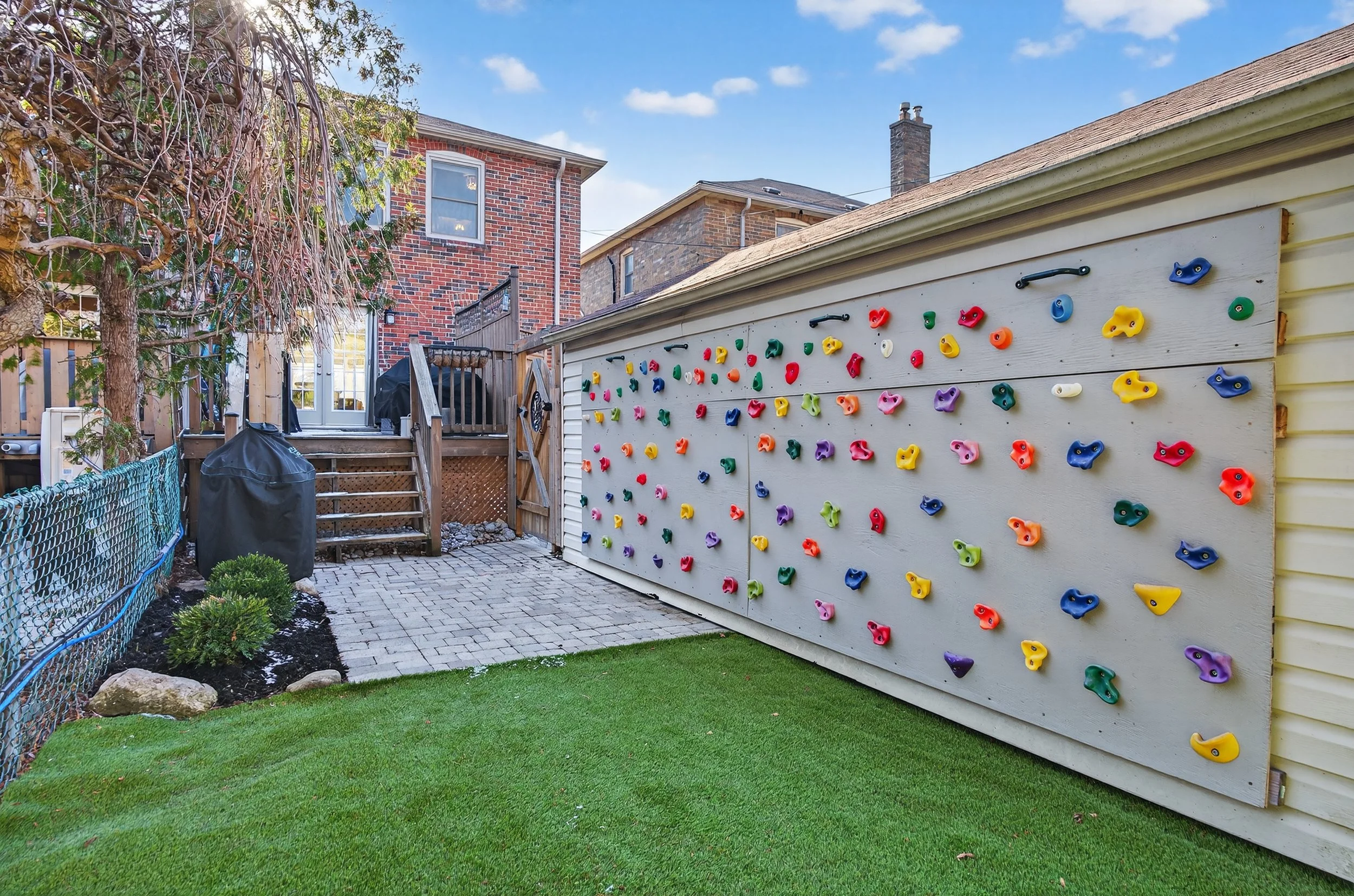 Frameless - 505 Sutherland -048.jpg