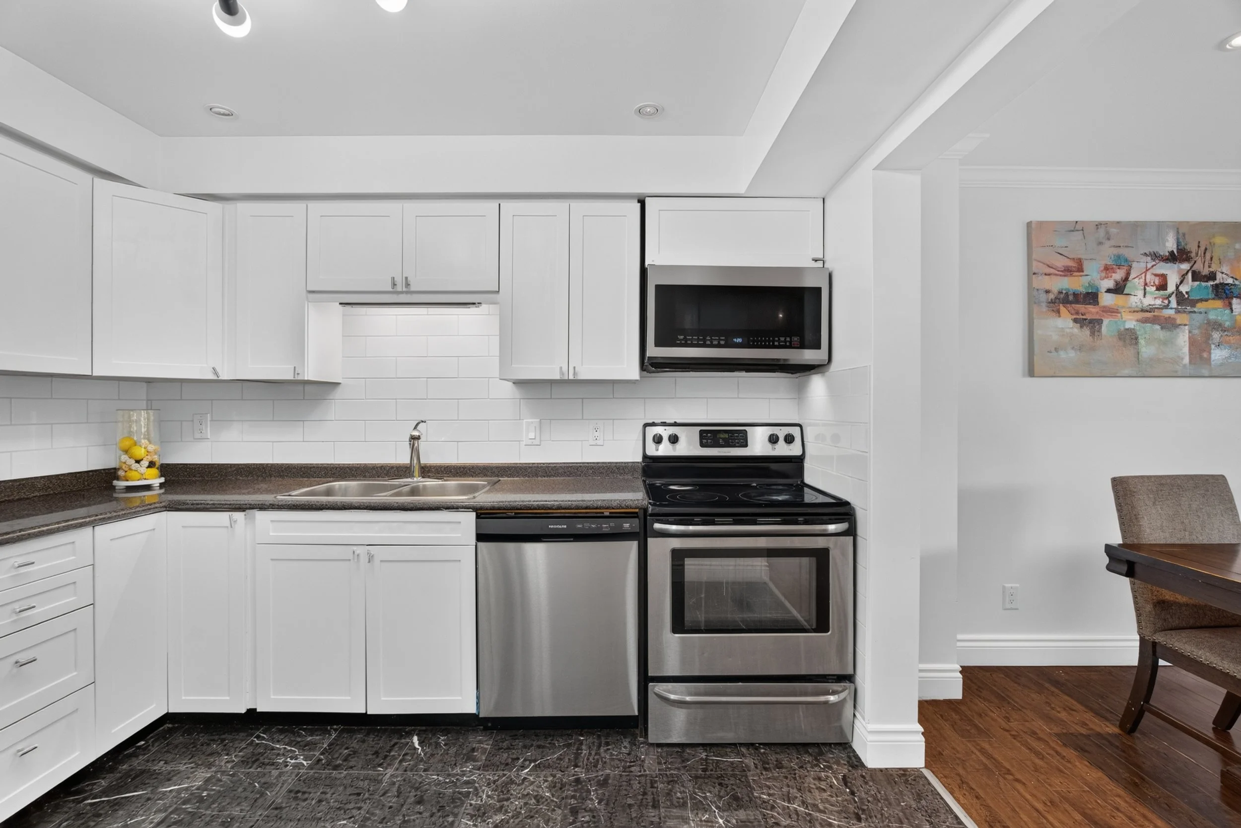 Frameless - 14 Mullis Cres - 011.jpg