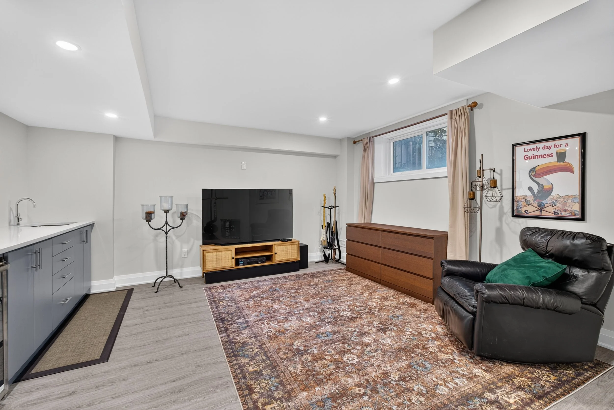 Frameless - 40 Lowther Ave - 061.jpg