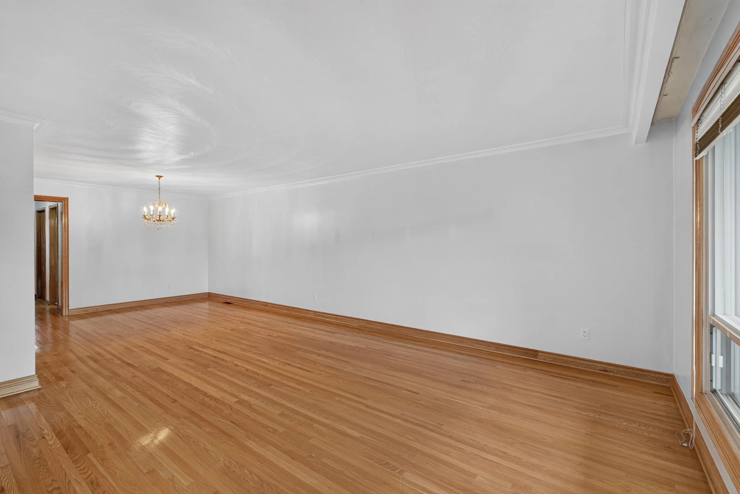 Frameless - 3697 Broomhill Cres - 010.jpg
