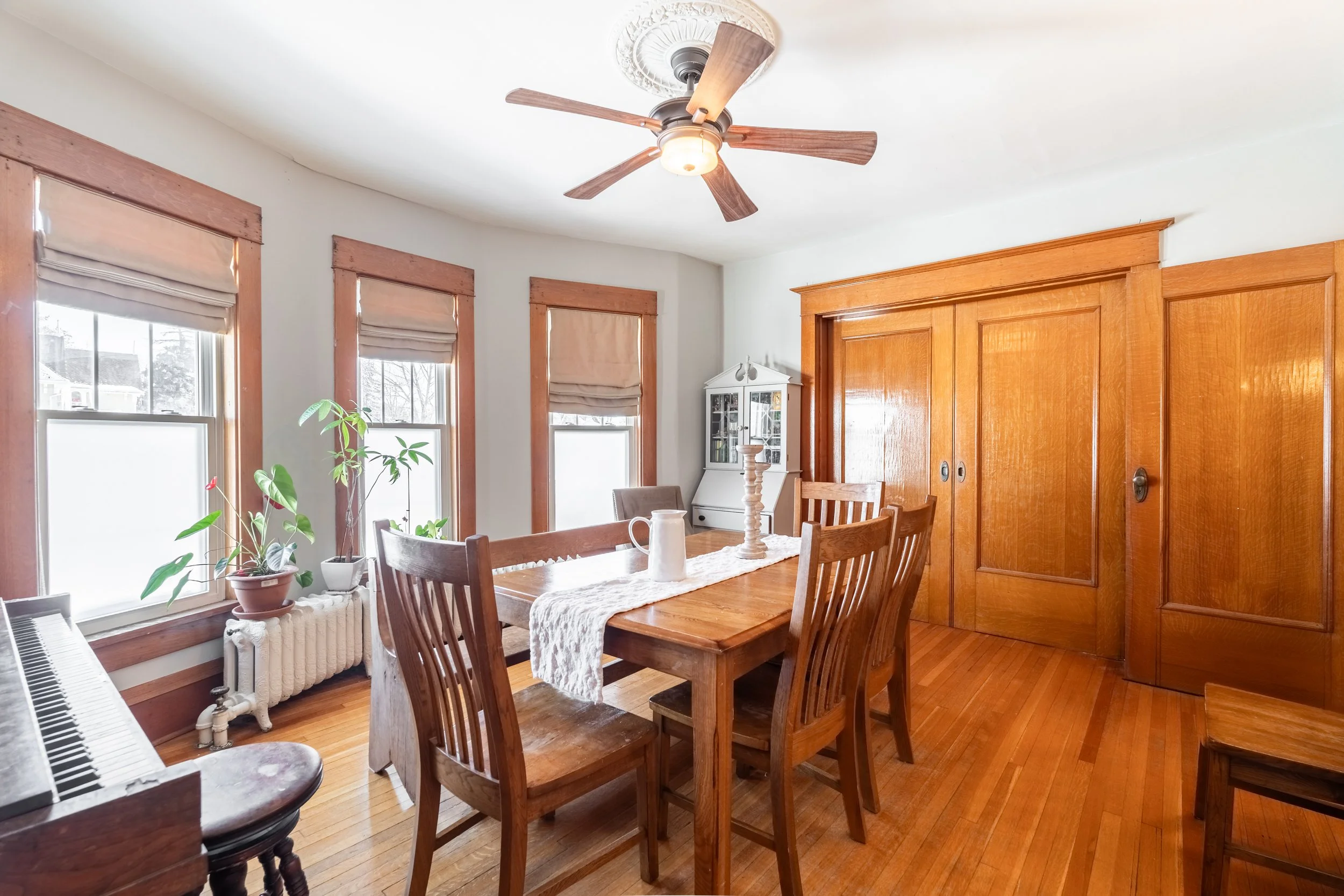 Framless - 6038 Main St - 021.jpg