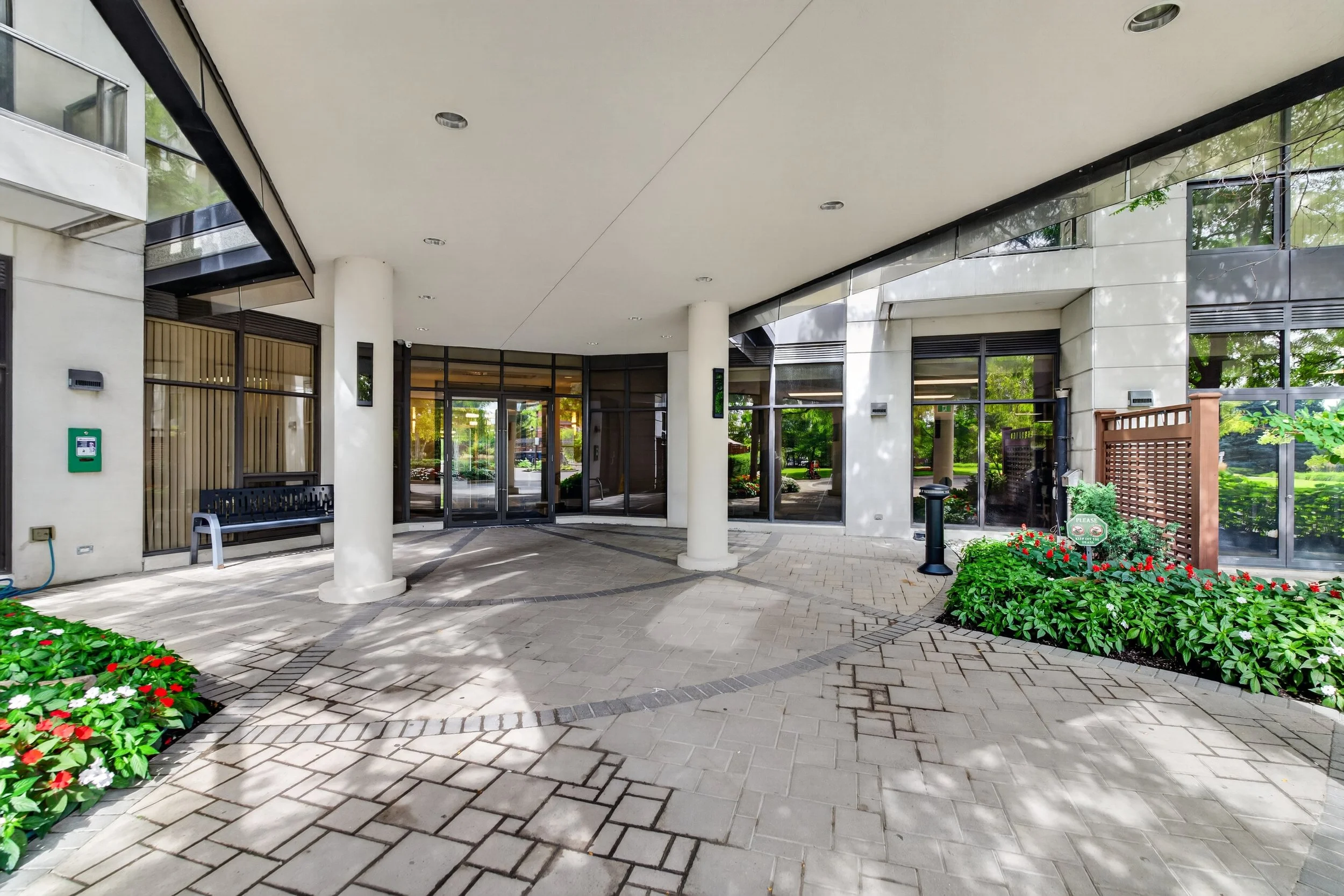 Frameless - 1203 18 Harding Blvd - 004.jpg