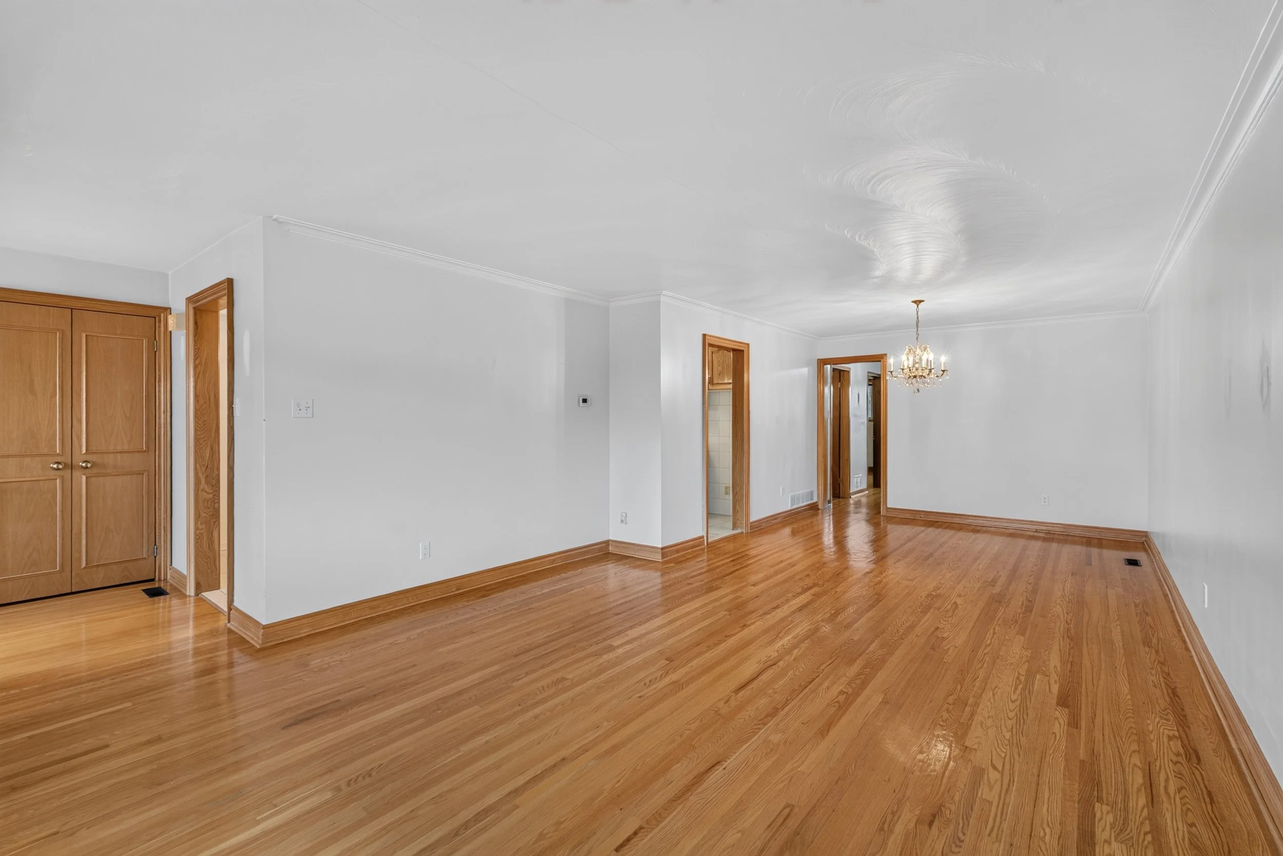 Frameless - 3697 Broomhill Cres - 011.jpg