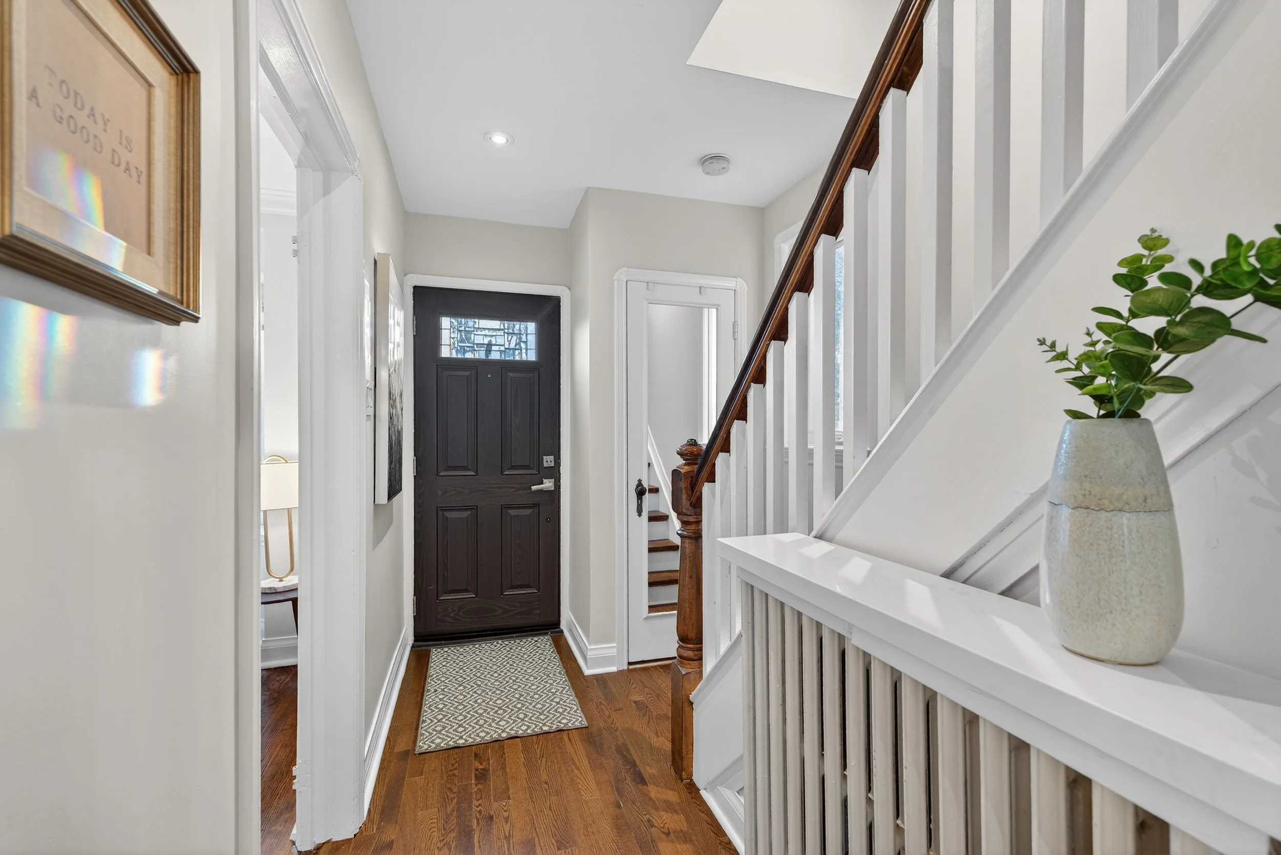 Frameless - 505 Sutherland -006.jpg