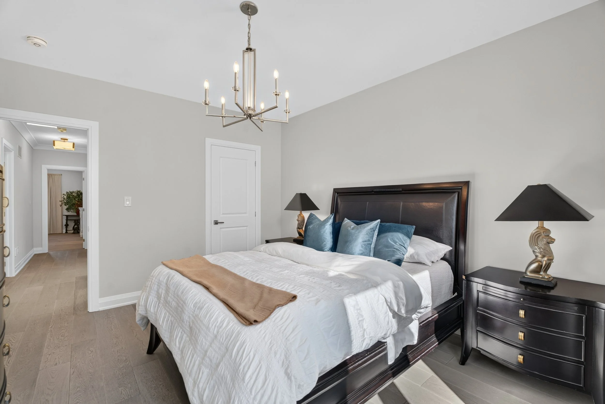 Frameless - 40 Lowther Ave - 053.jpg