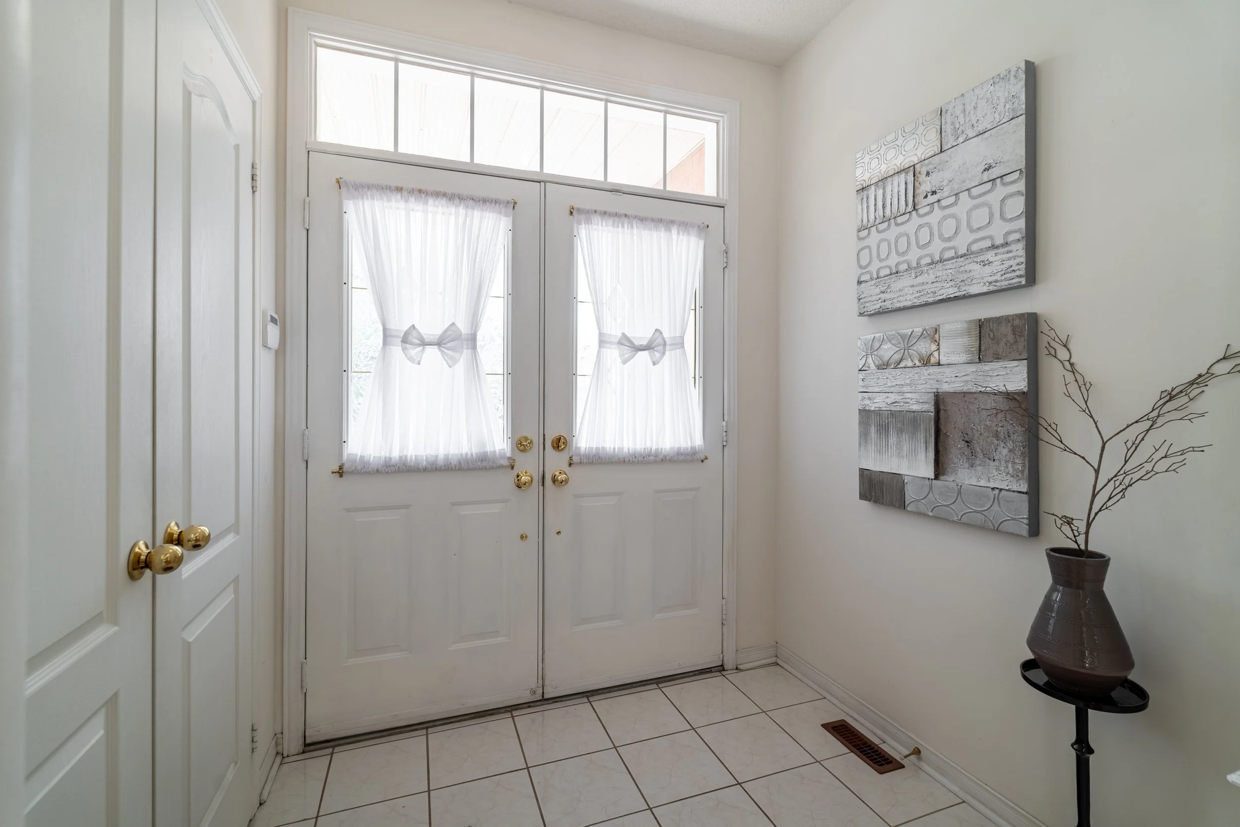 Frameless - 211 Kayla Cres - 007.jpg