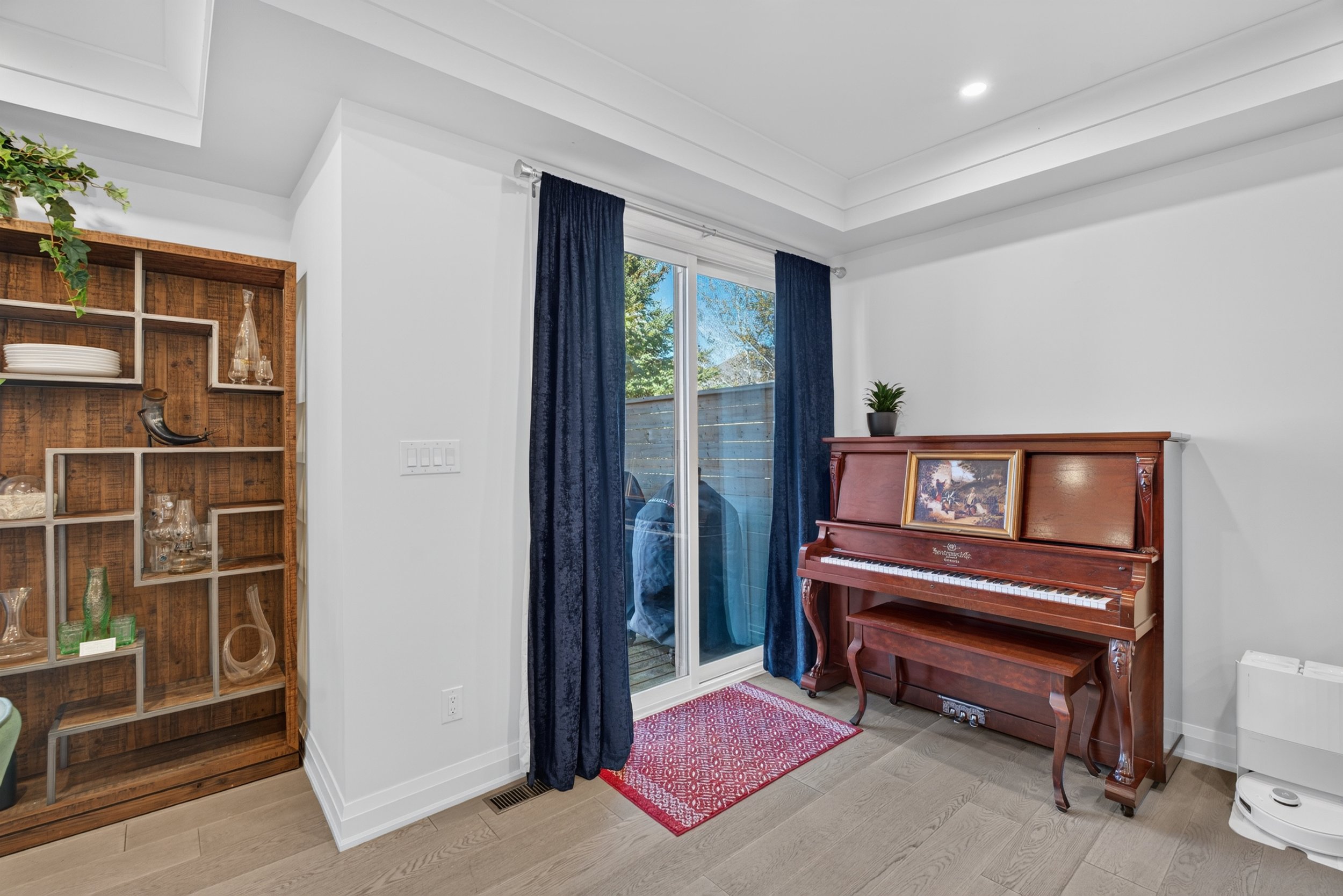 Frameless - 40 Lowther Ave - 031.jpg