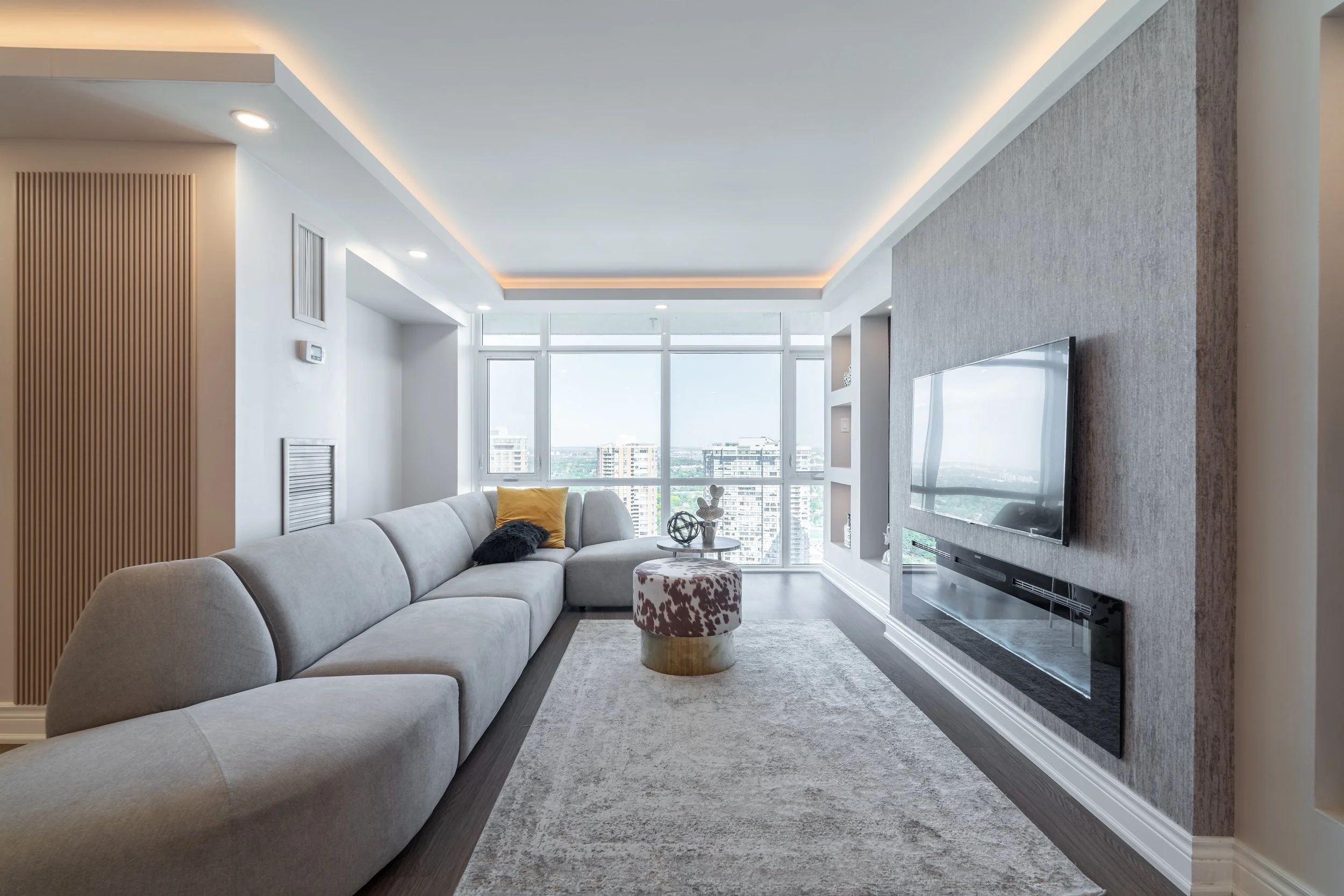 Frameless - 1555 Finch -019.jpg