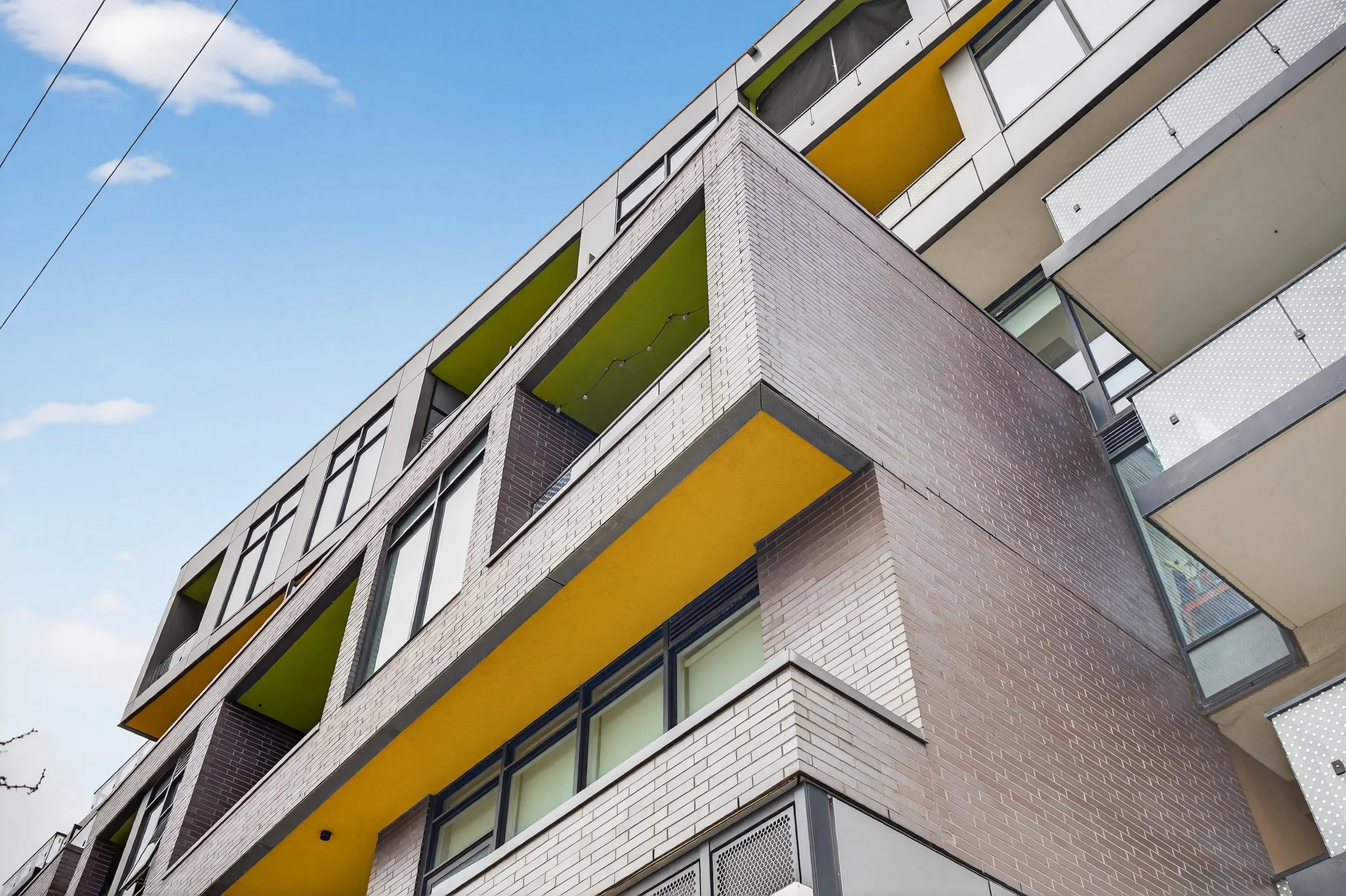 Frameless - 322 109 Ossington Ave -  003.jpg