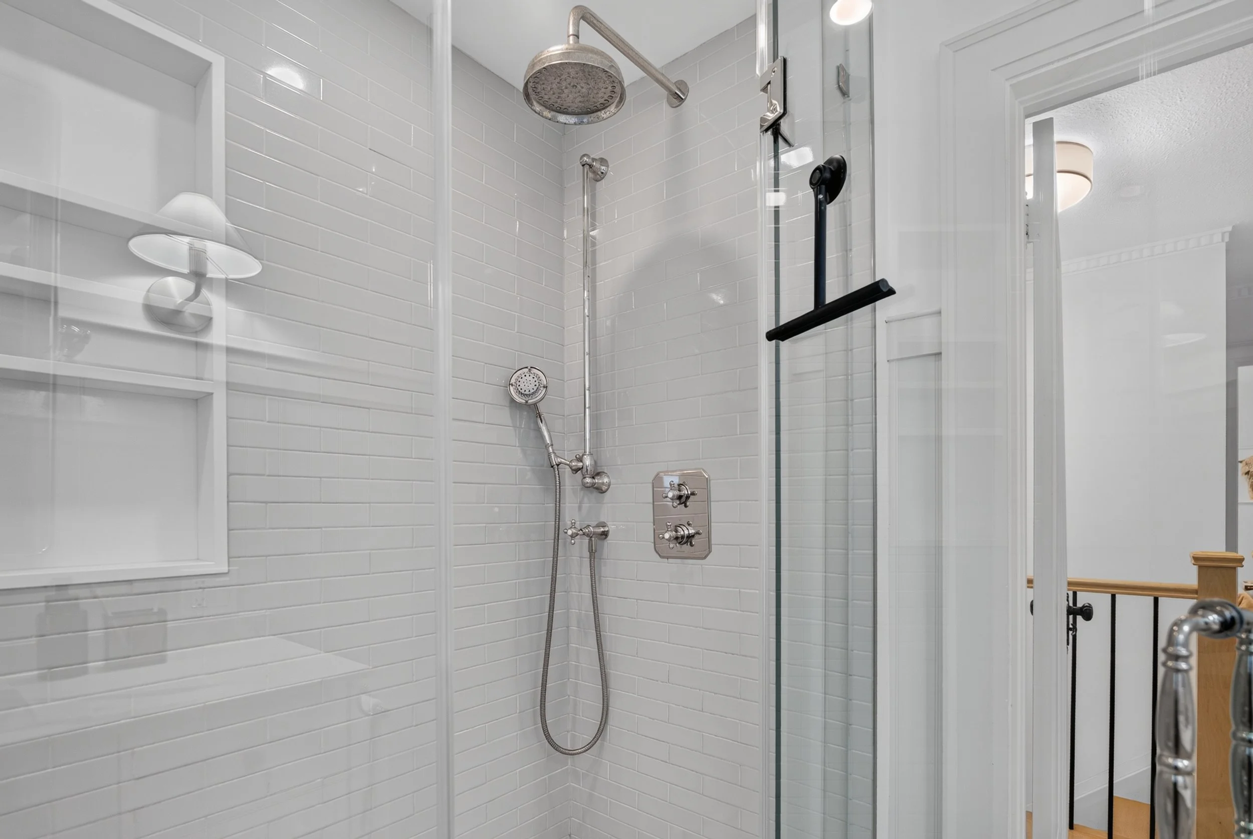 Frameless - 521 Sutherland - 047.jpg