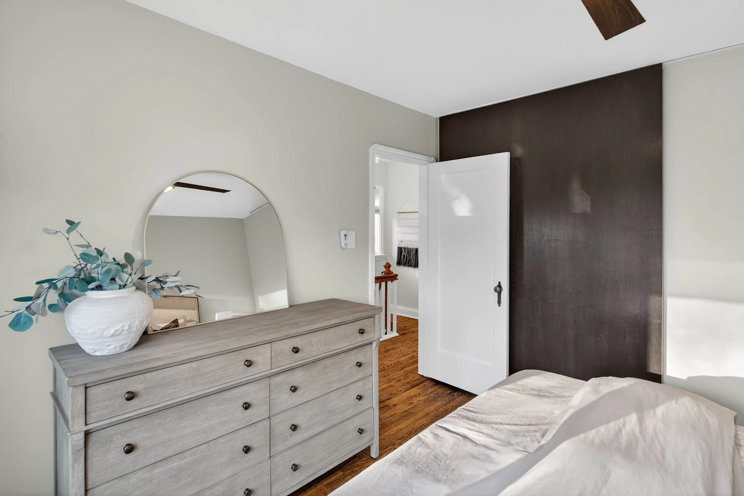 Frameless - 505 Sutherland -027.jpg