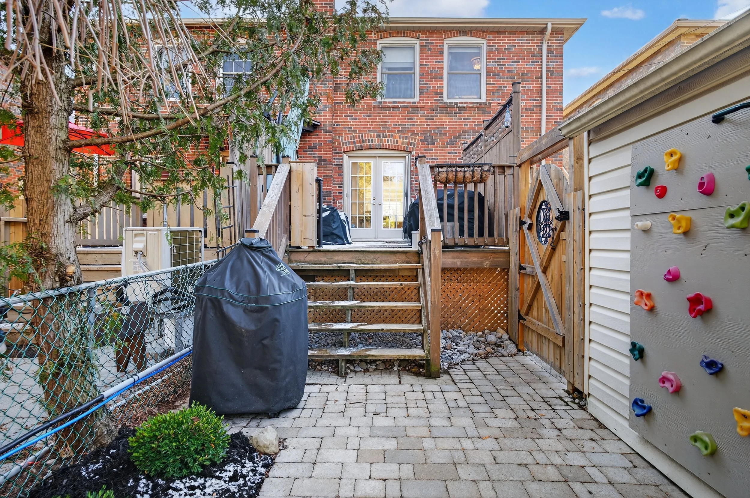 Frameless - 505 Sutherland -047.jpg