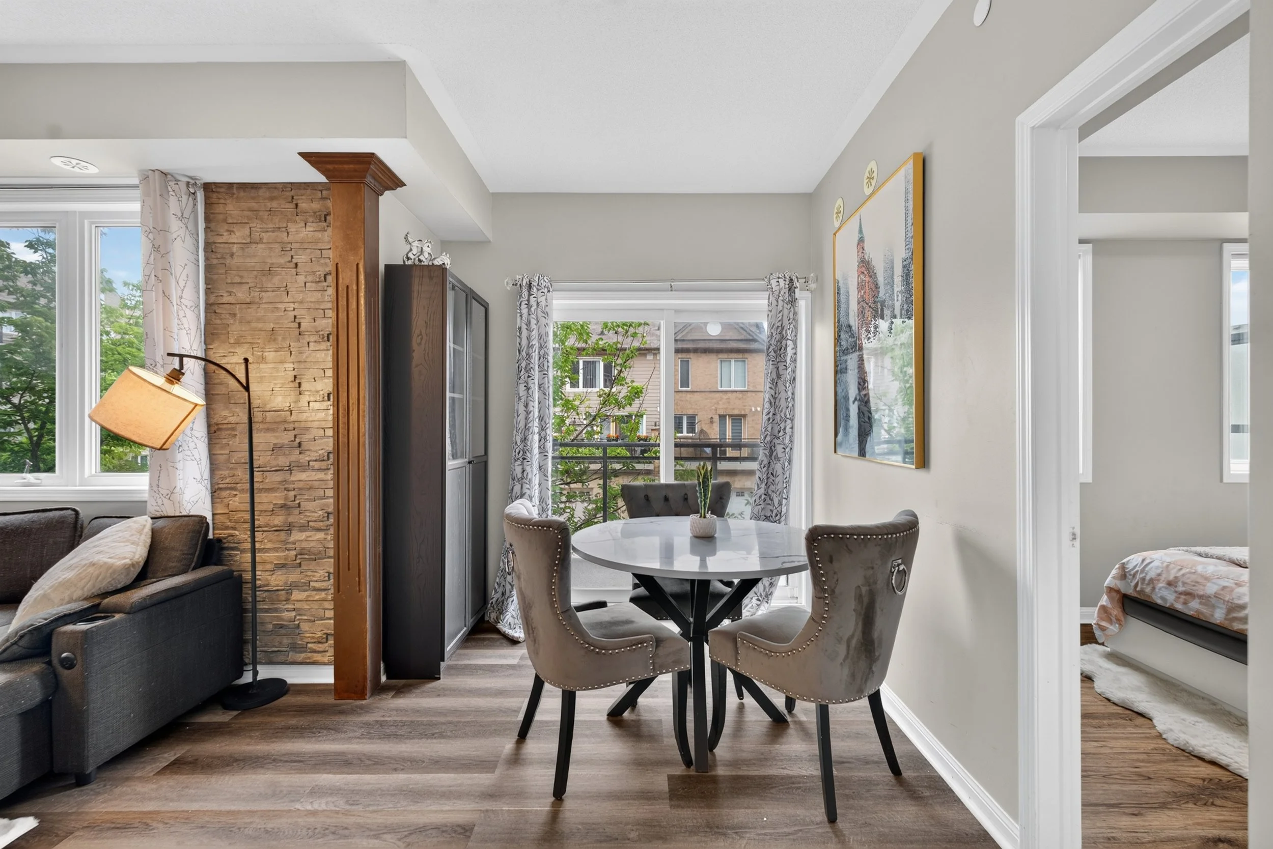 Frameless - 3075 Thomas St - 024.jpg