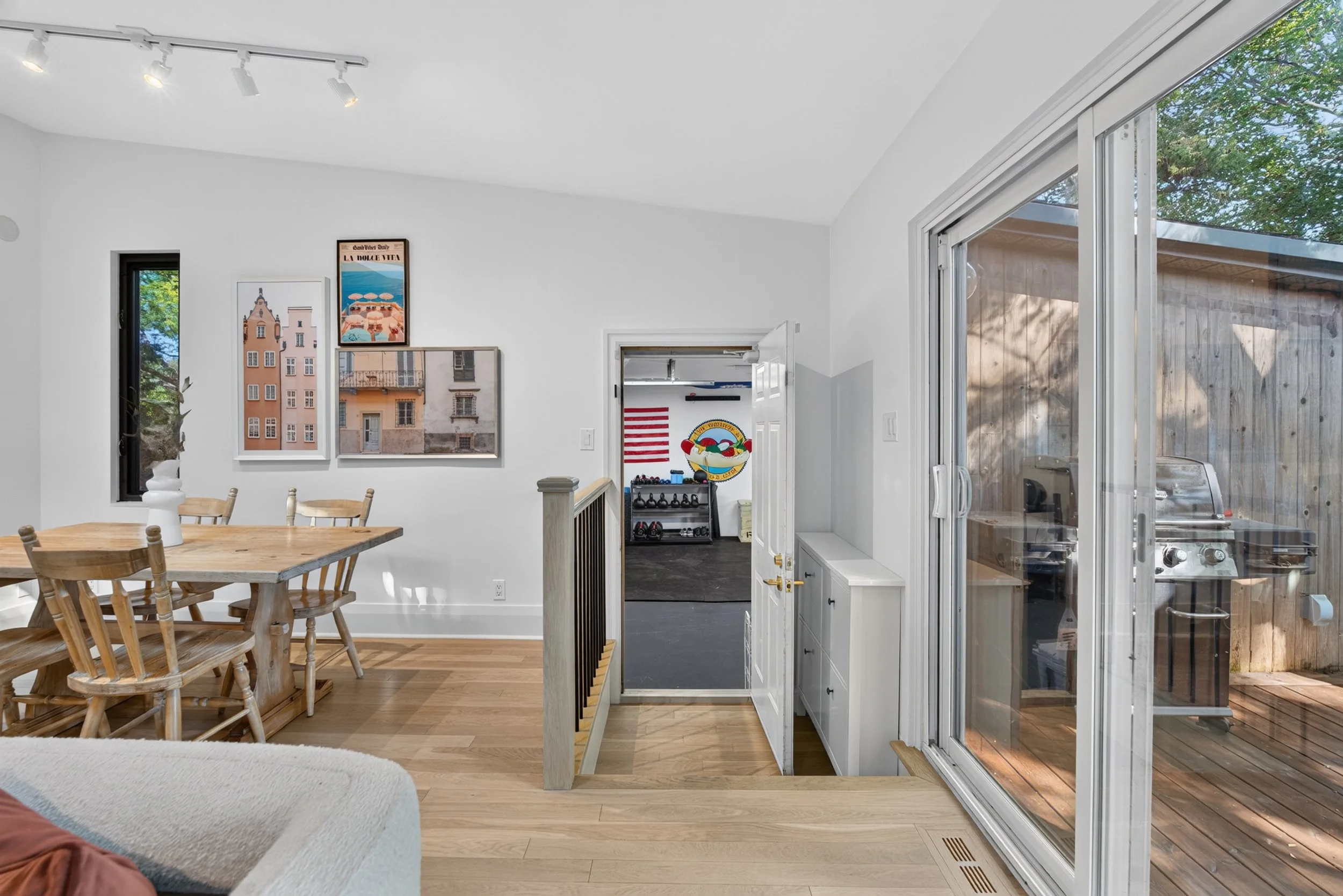 Frameless - 521 Sutherland - 035.jpg