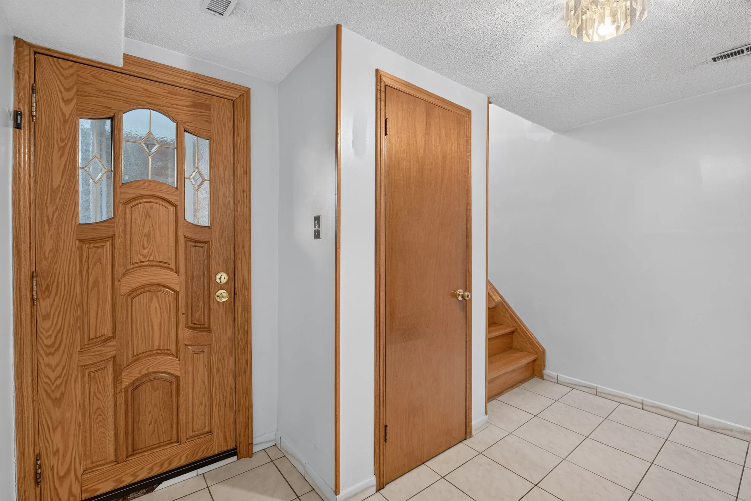Frameless - 3697 Broomhill Cres - 038.jpg