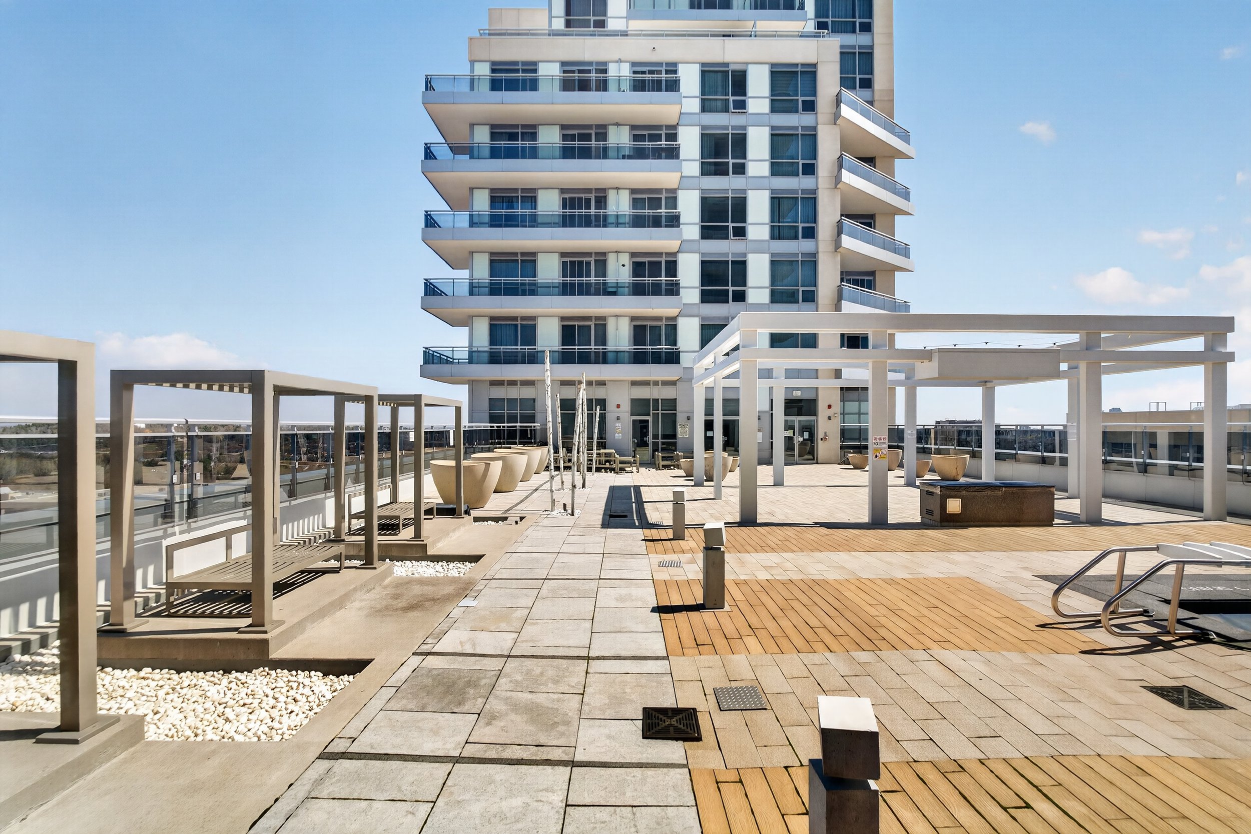 Frameless - 9199 Yonge St Unit 102SE - 047.jpg