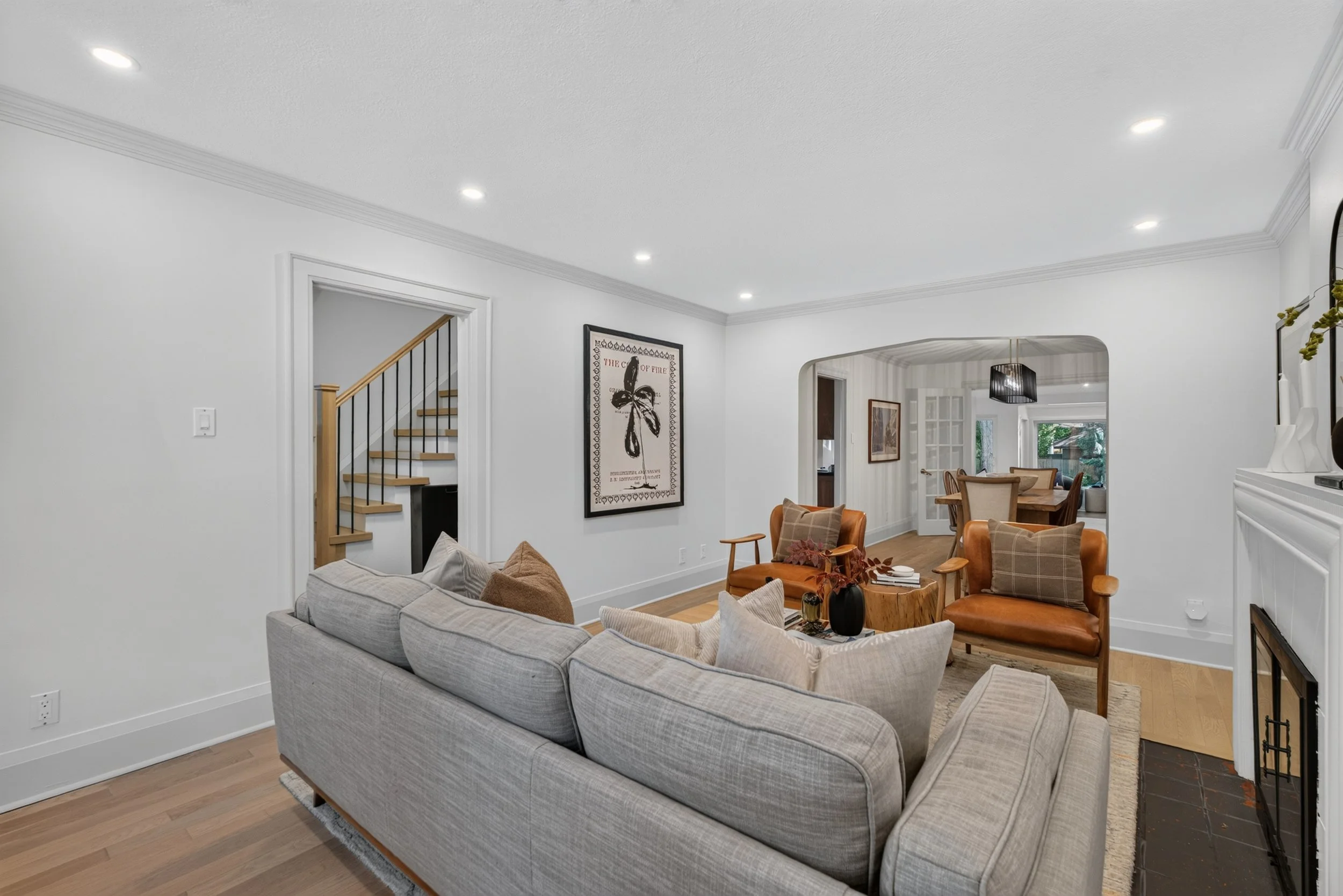 Frameless - 521 Sutherland - 013.jpg