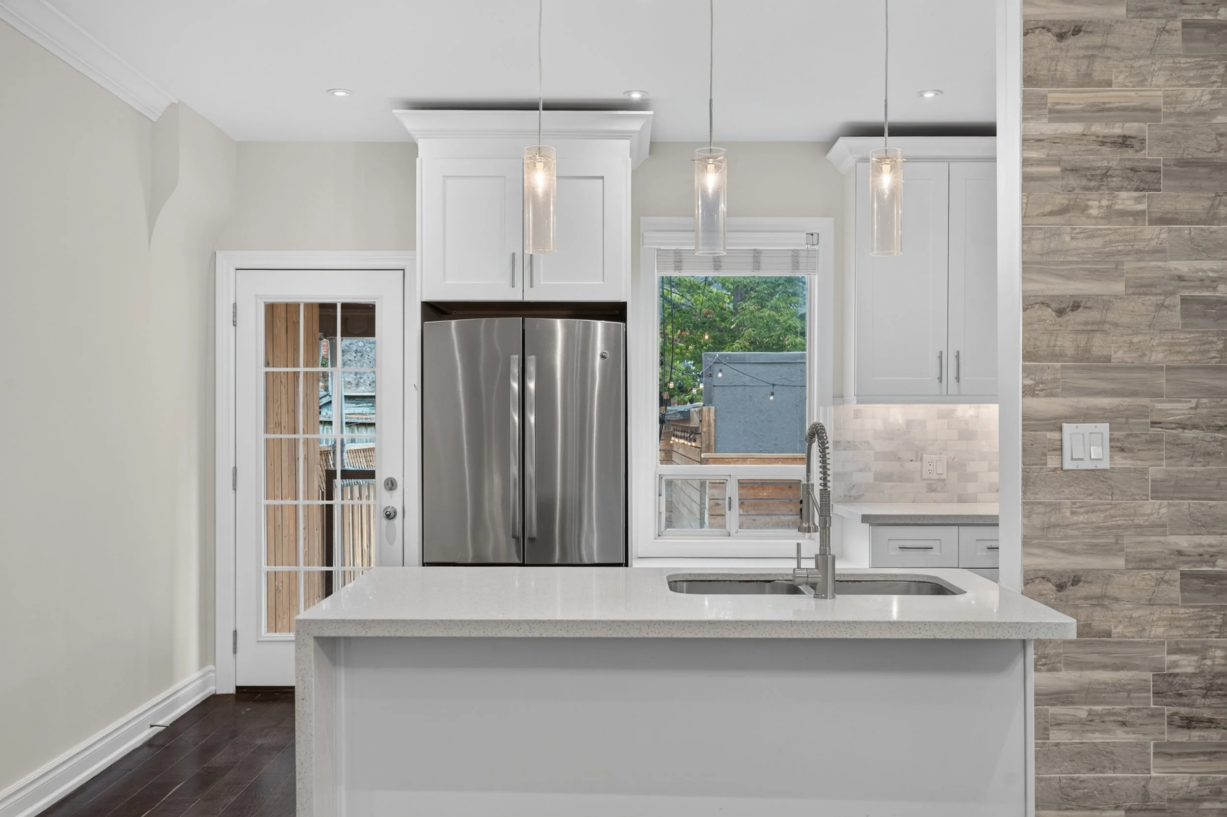 Frameless - 693 Greenwood Ave - 017.jpg