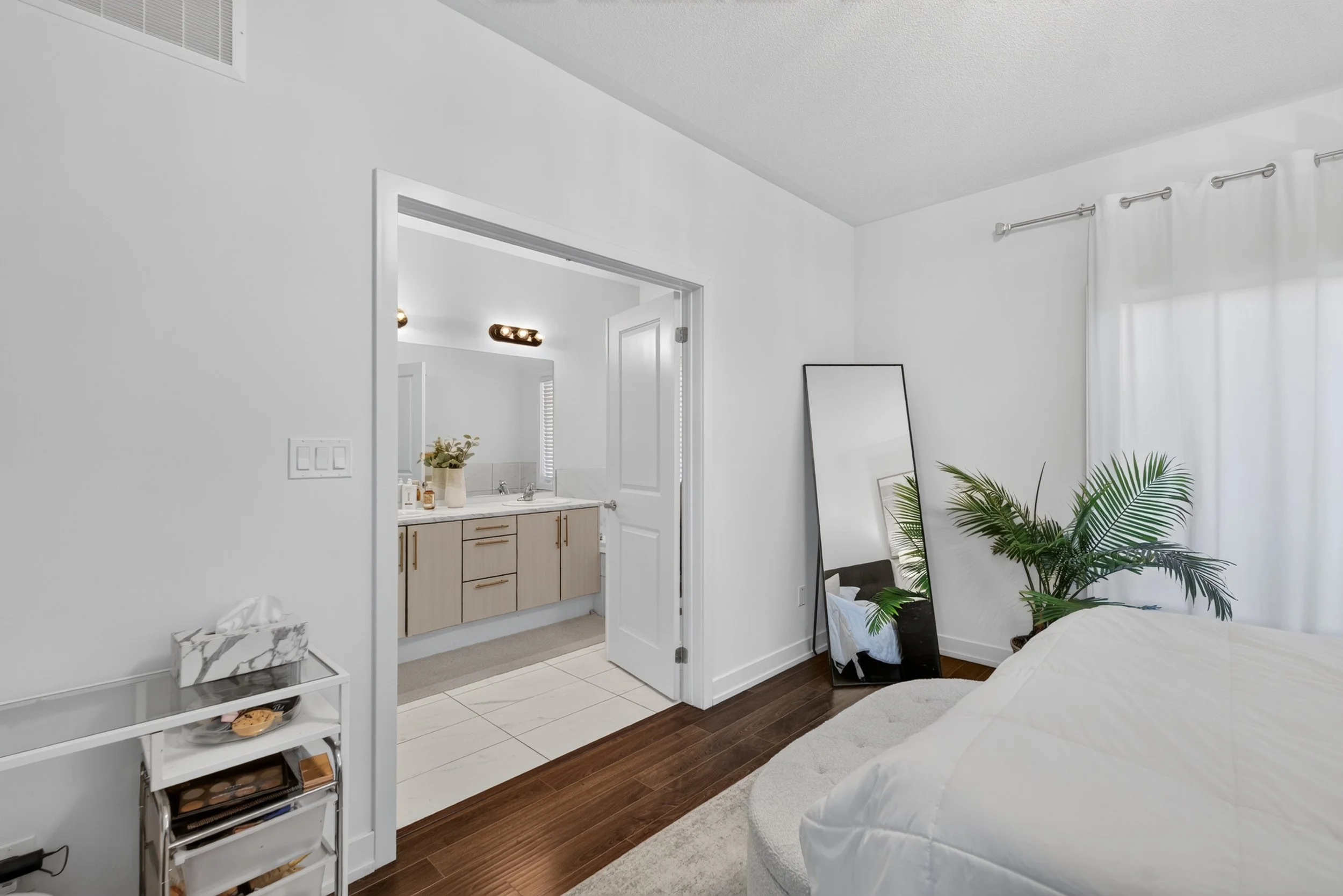 Frameless - 62 Pageant Ave - 035.jpg