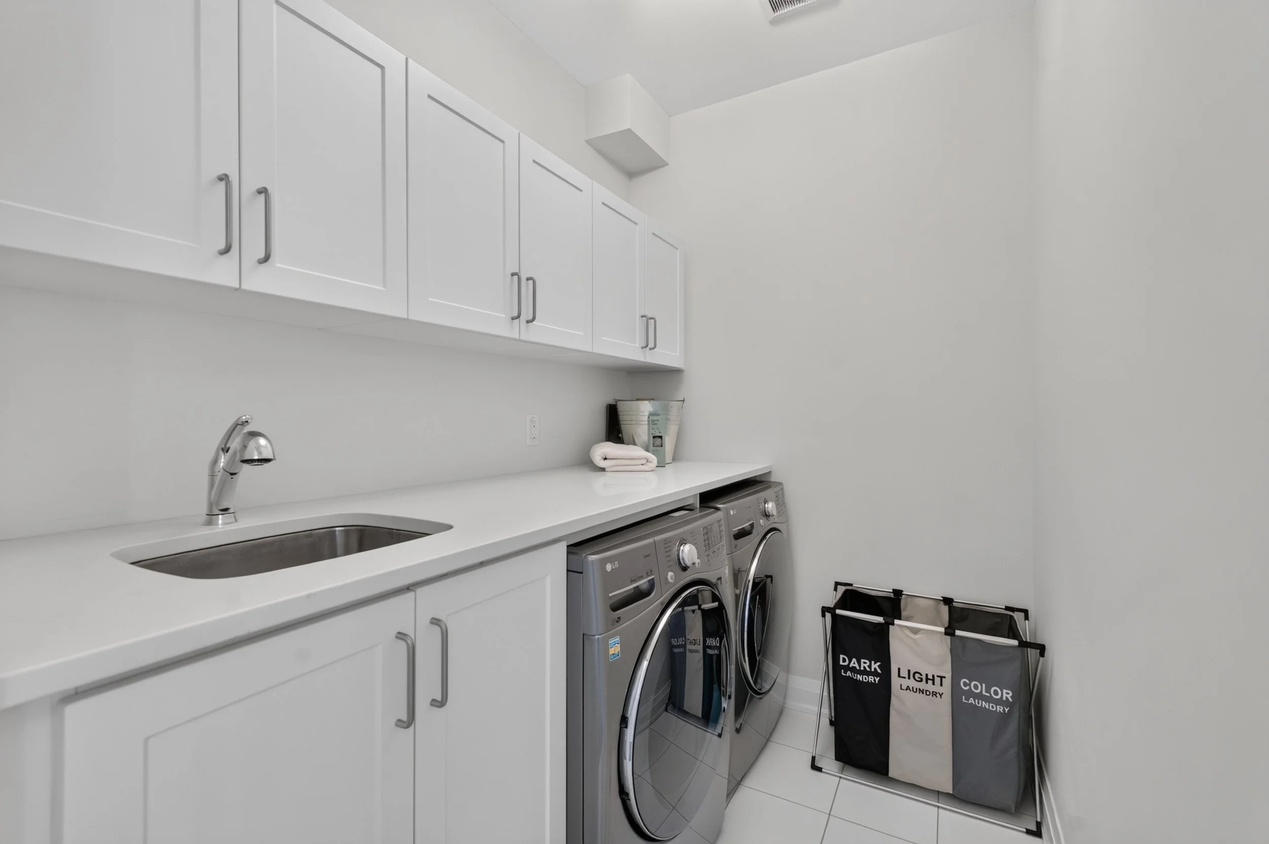 Frameless - 40 Lowther Ave - 057.jpg