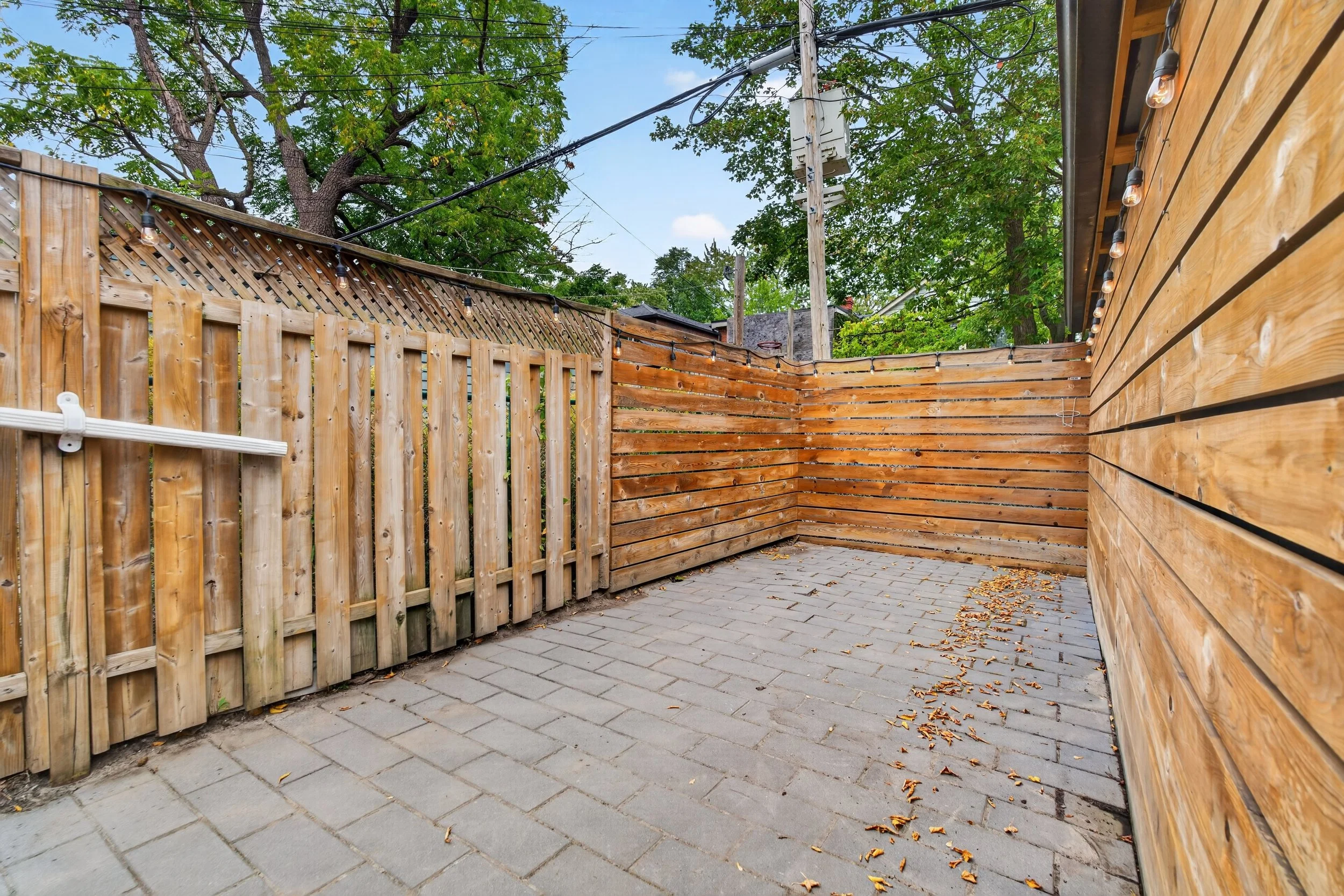 Frameless - 693 Greenwood Ave - 052.jpg