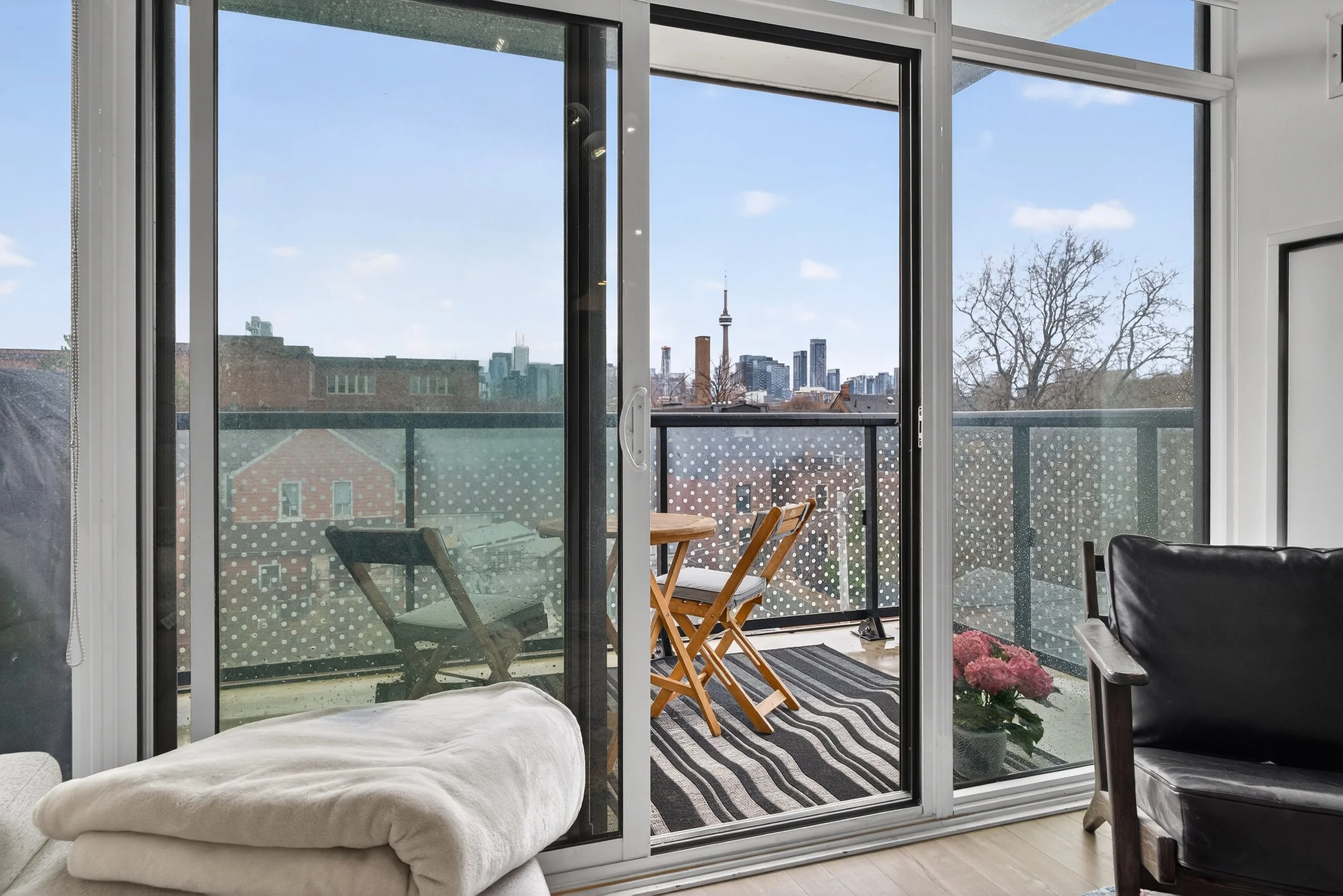 Frameless - 322 109 Ossington Ave -  017.jpg