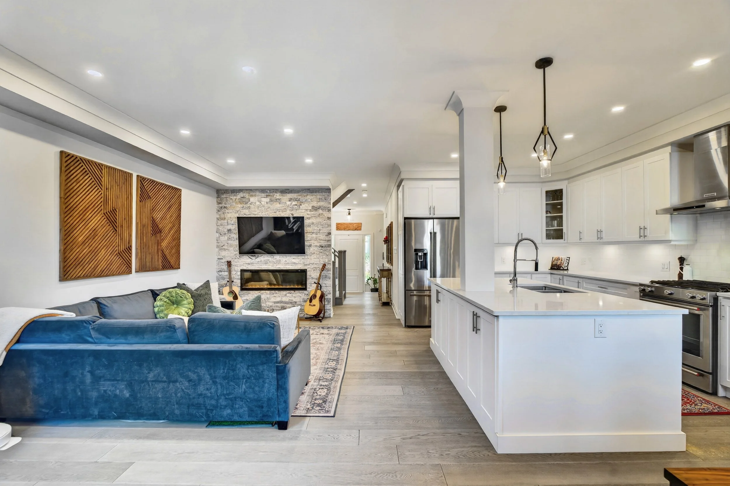 Frameless - 40 Lowther Ave - 016.jpg