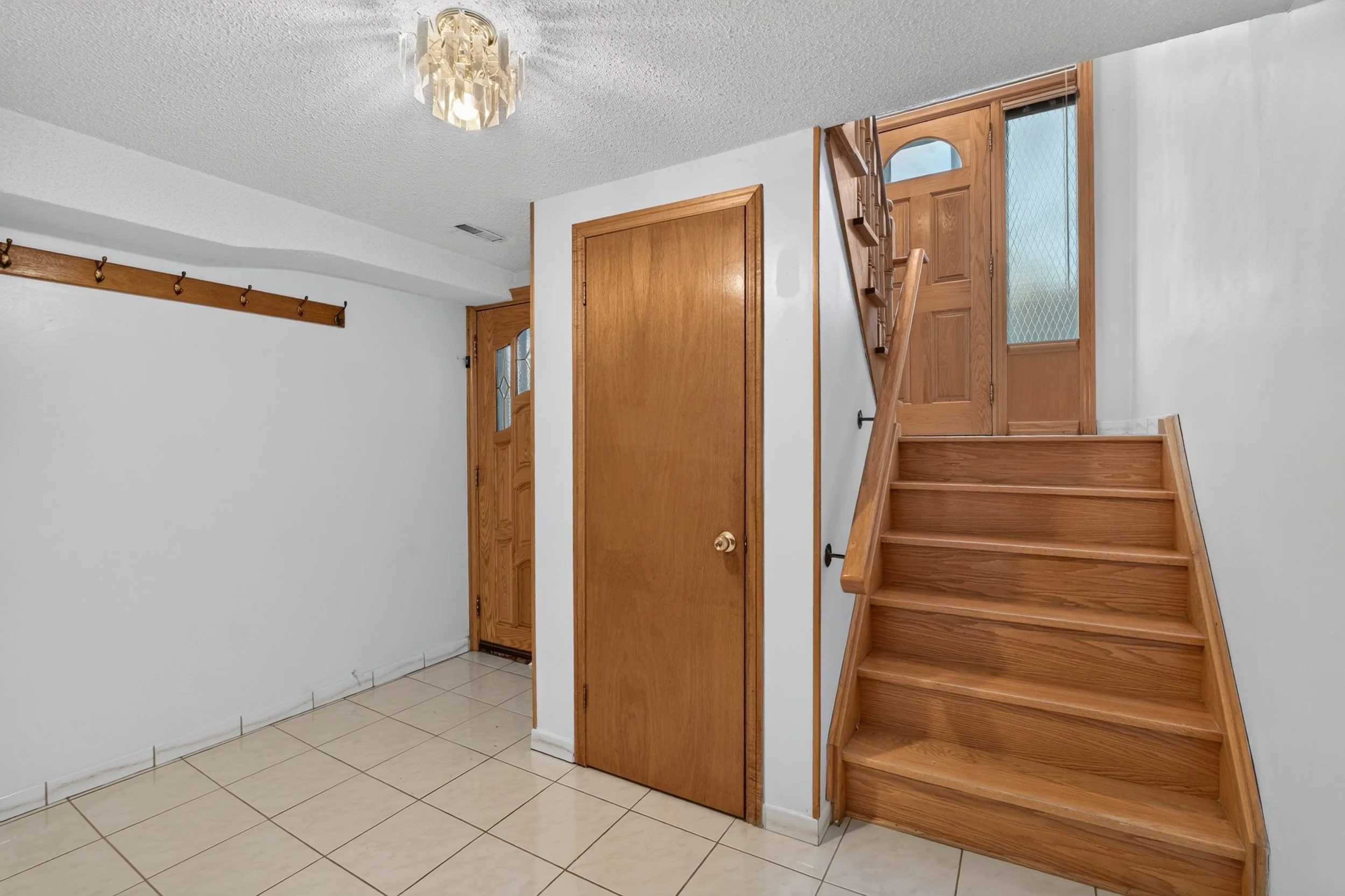 Frameless - 3697 Broomhill Cres - 039.jpg