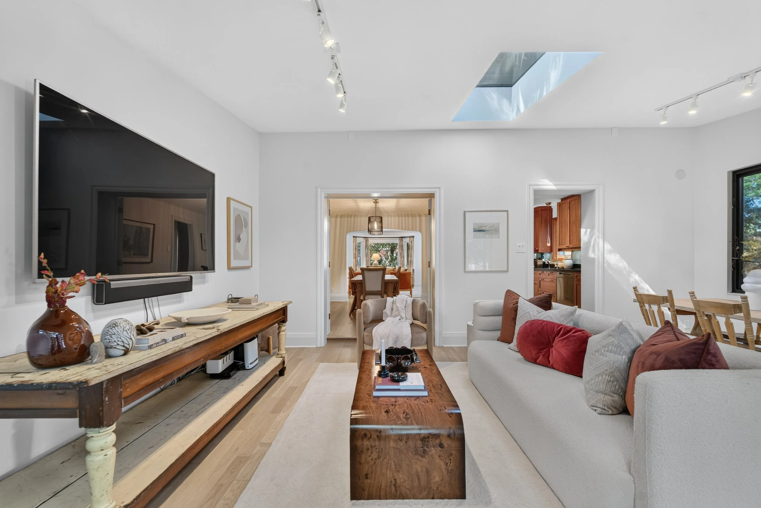 Frameless - 521 Sutherland - 032.jpg
