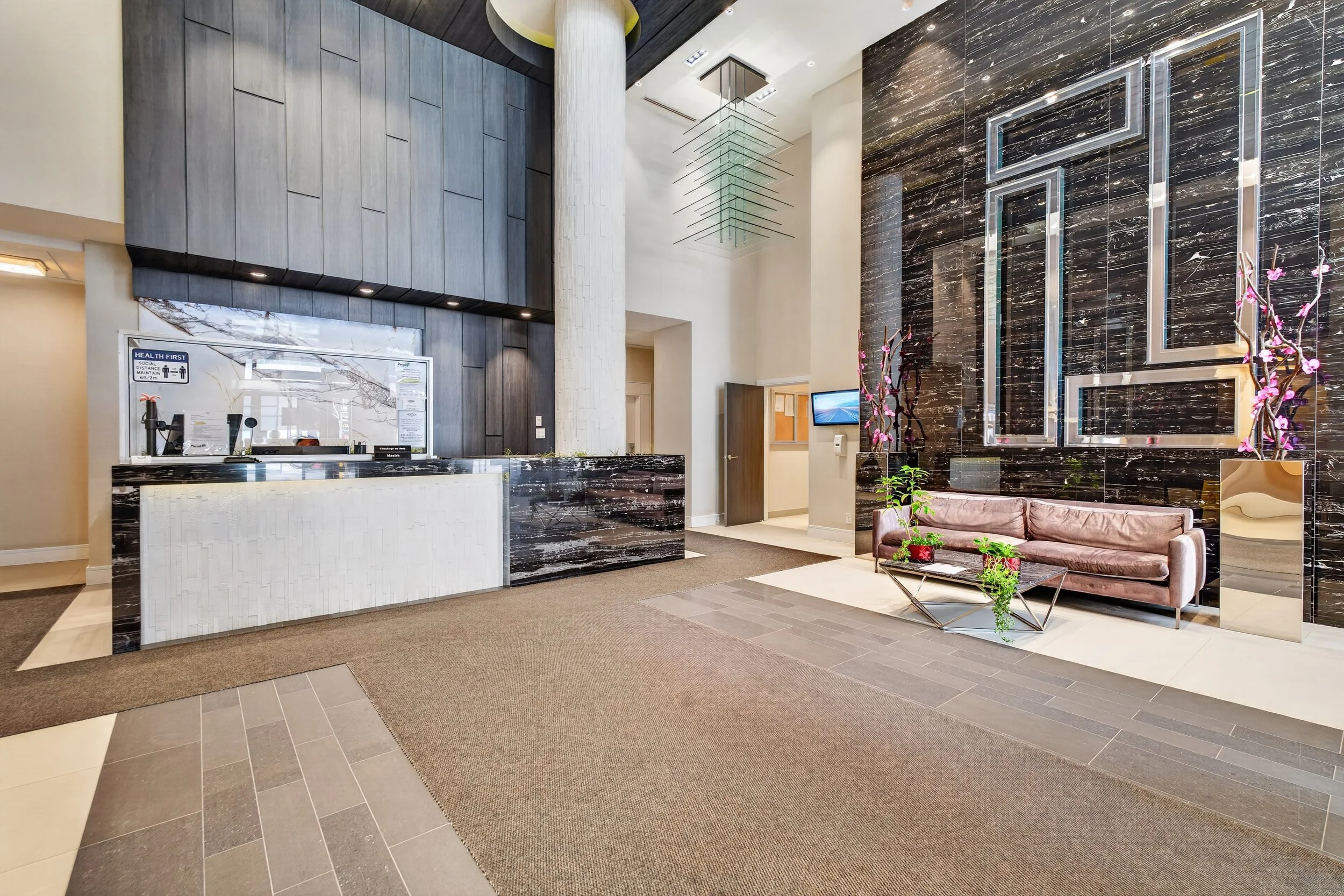 Frameless - 9199 Yonge St Unit 102SE - 008.jpg