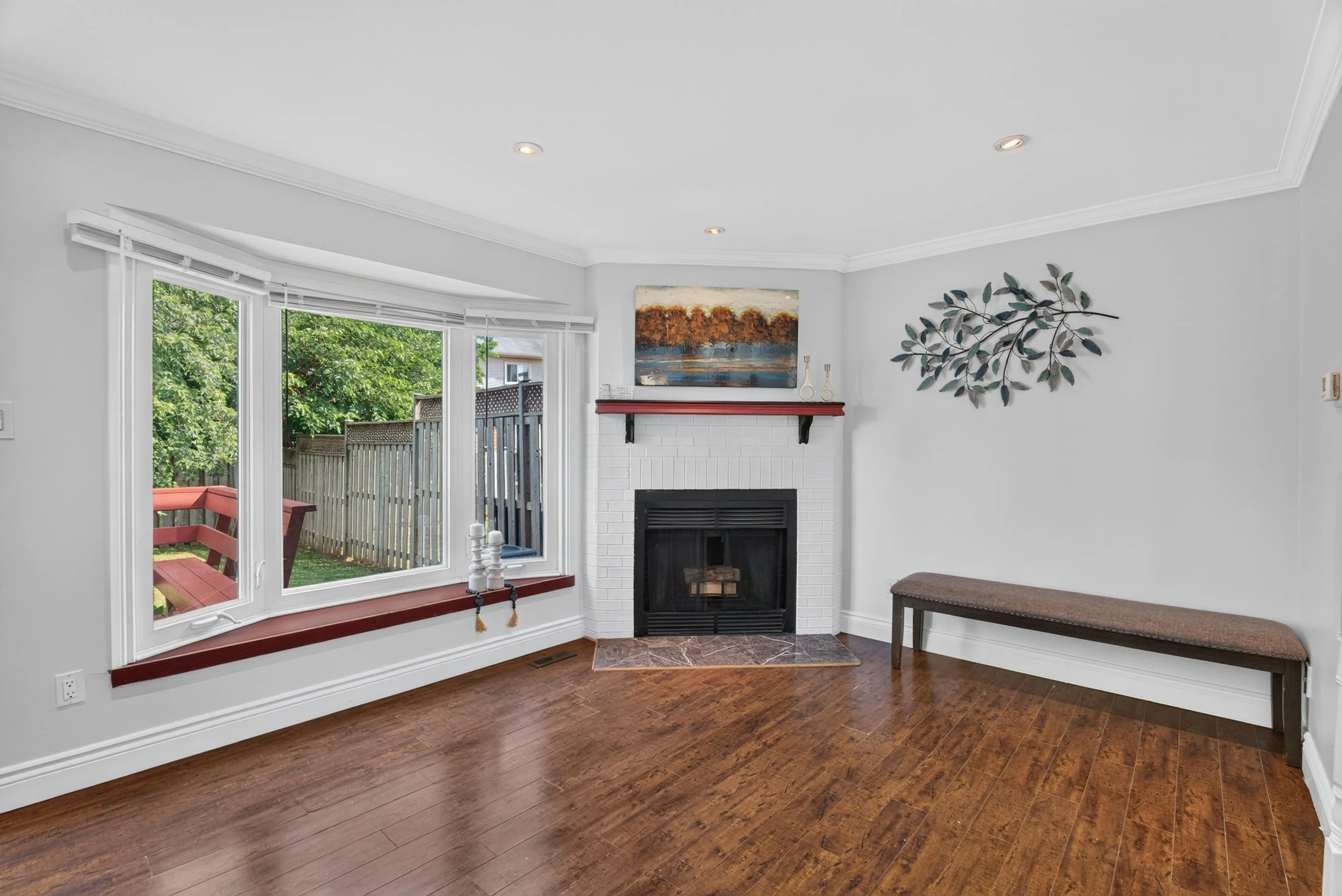 Frameless - 14 Mullis Cres - 016.jpg
