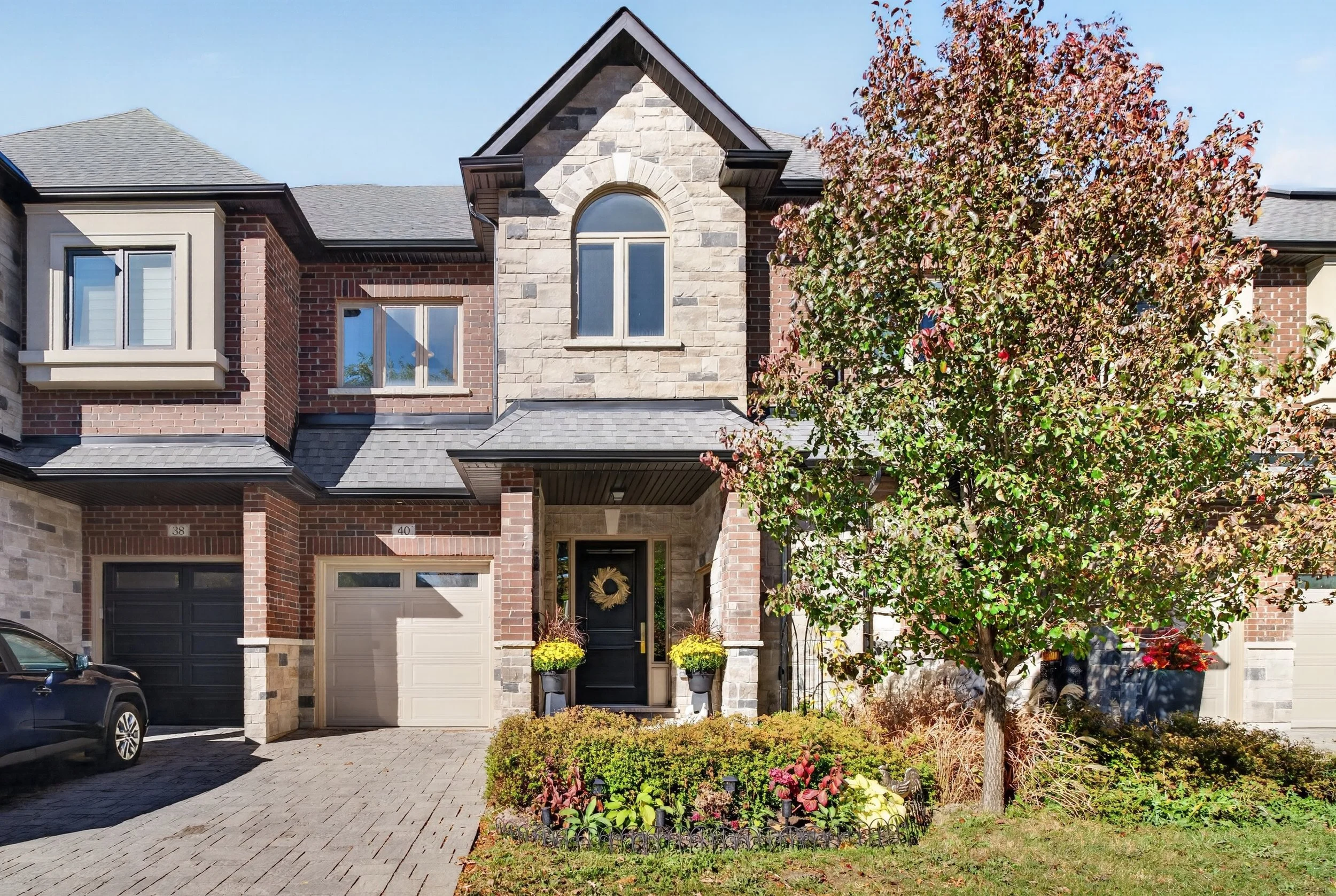 Frameless - 40 Lowther Ave - 004.jpg