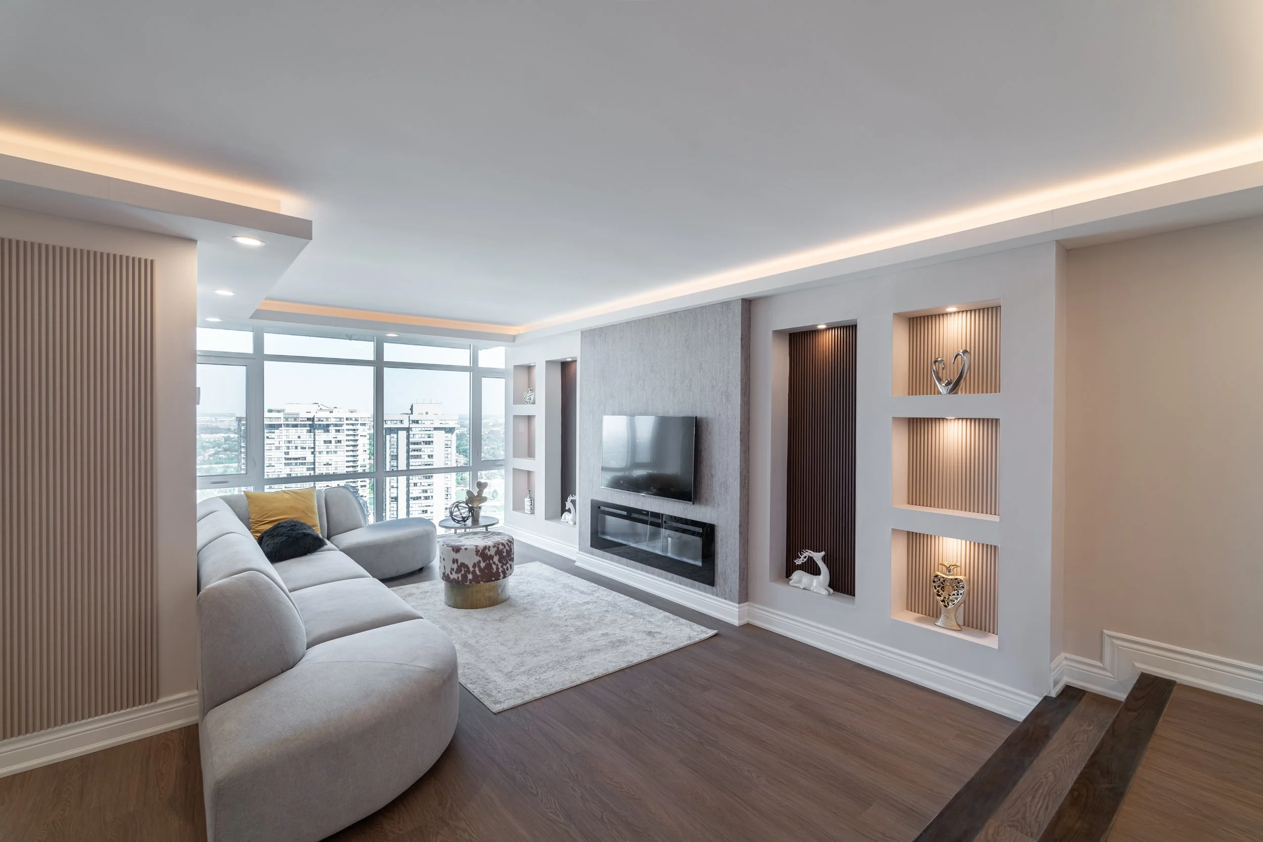 Frameless - 1555 Finch -018.jpg