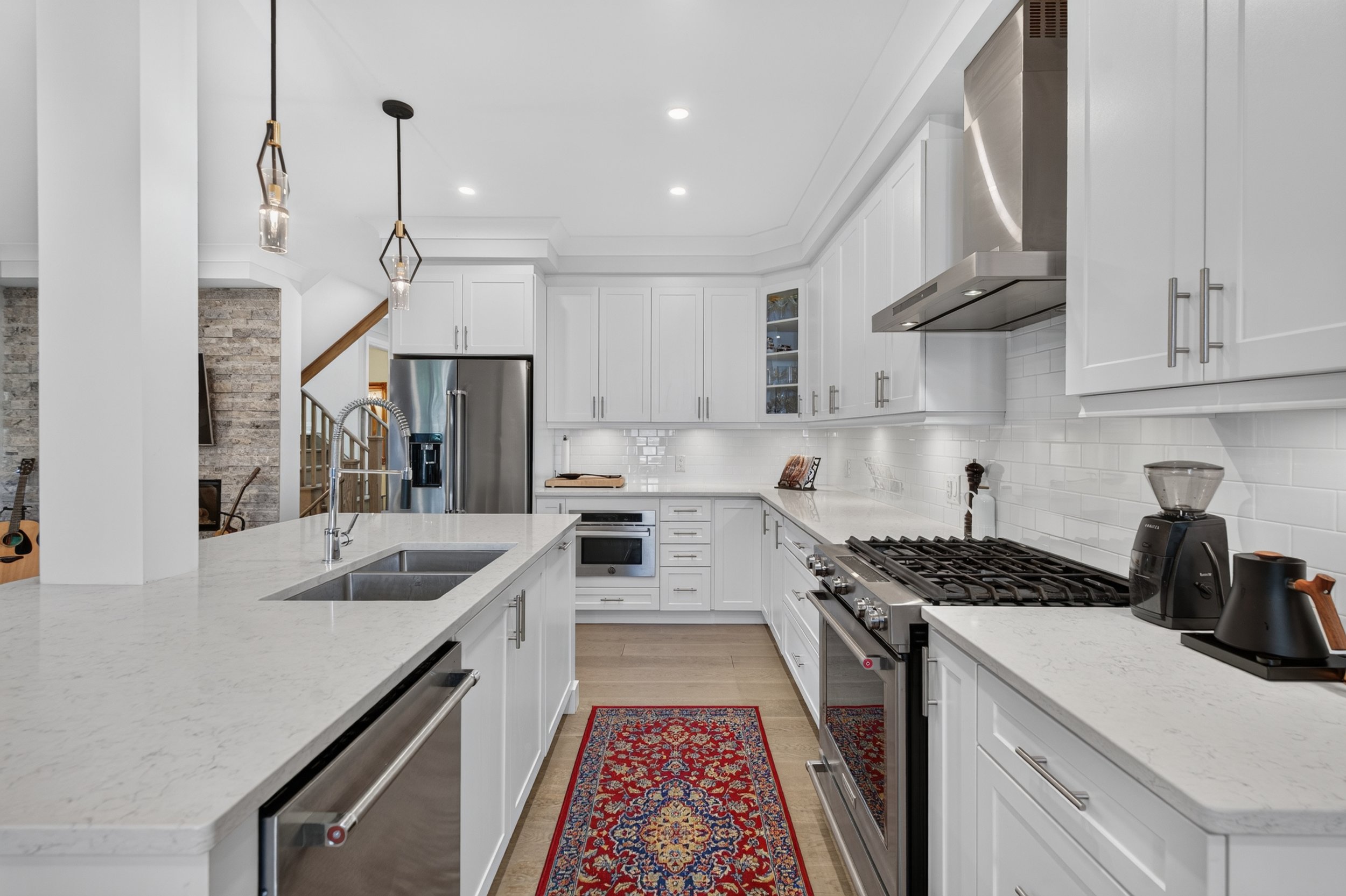 Frameless - 40 Lowther Ave - 023.jpg