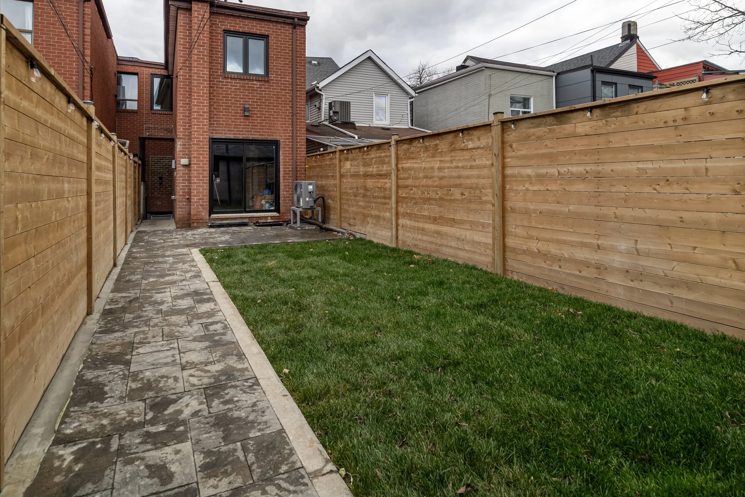 Frameless - 283 Euclid Ave - 053.jpg