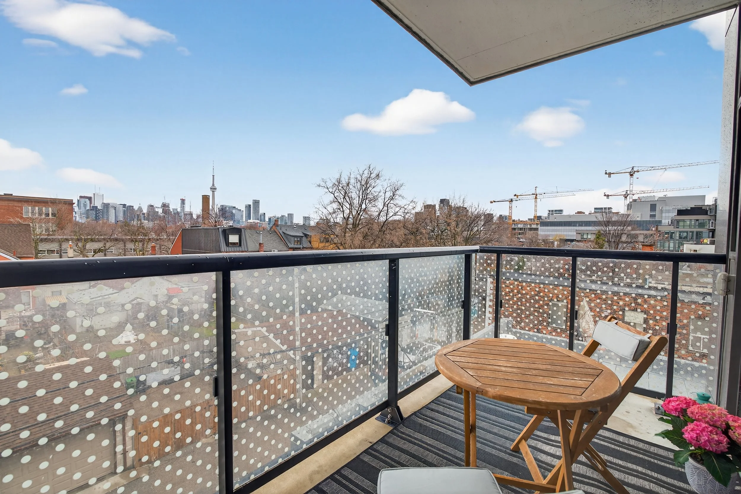 Frameless - 322 109 Ossington Ave -  019.jpg