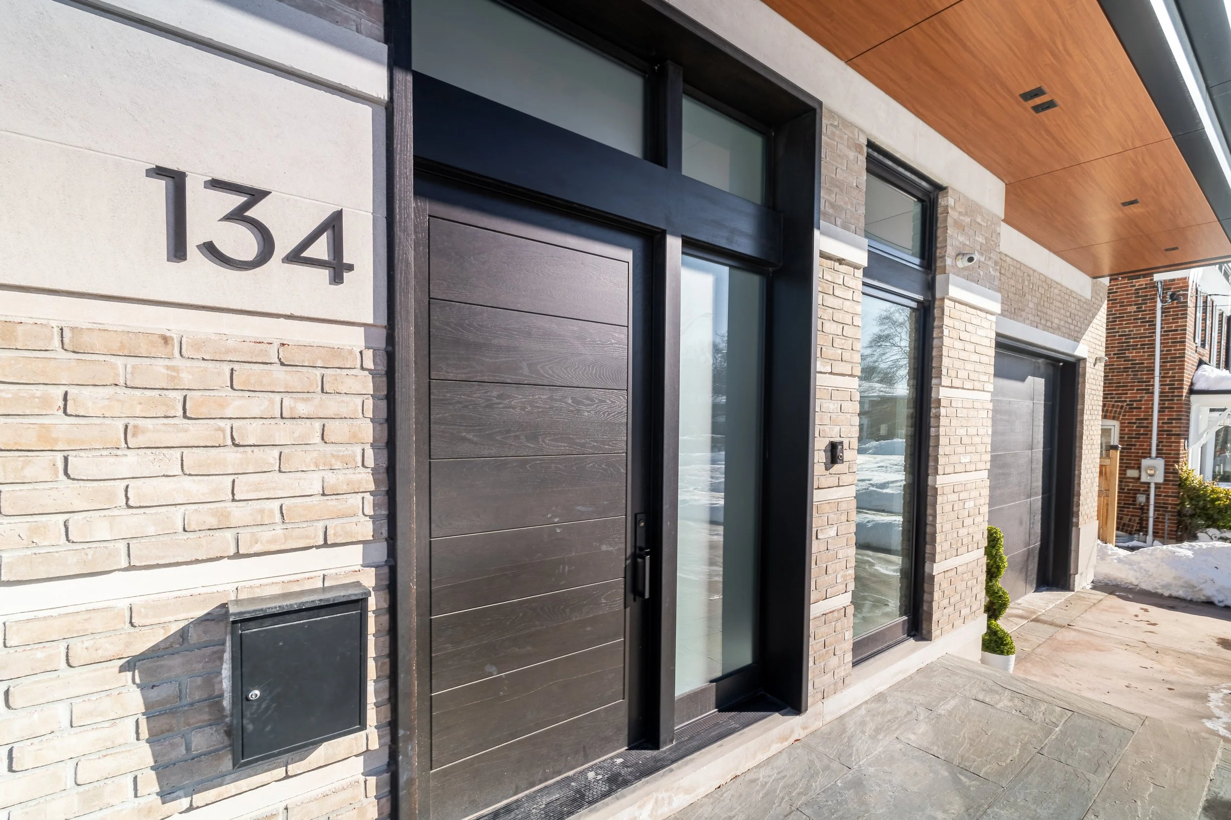 134 Rykert Cres - 005.jpg