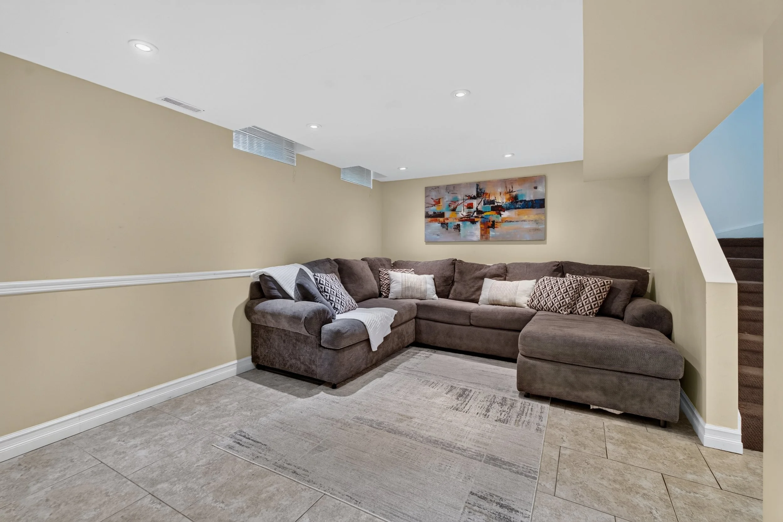 Frameless - 14 Mullis Cres - 030.jpg
