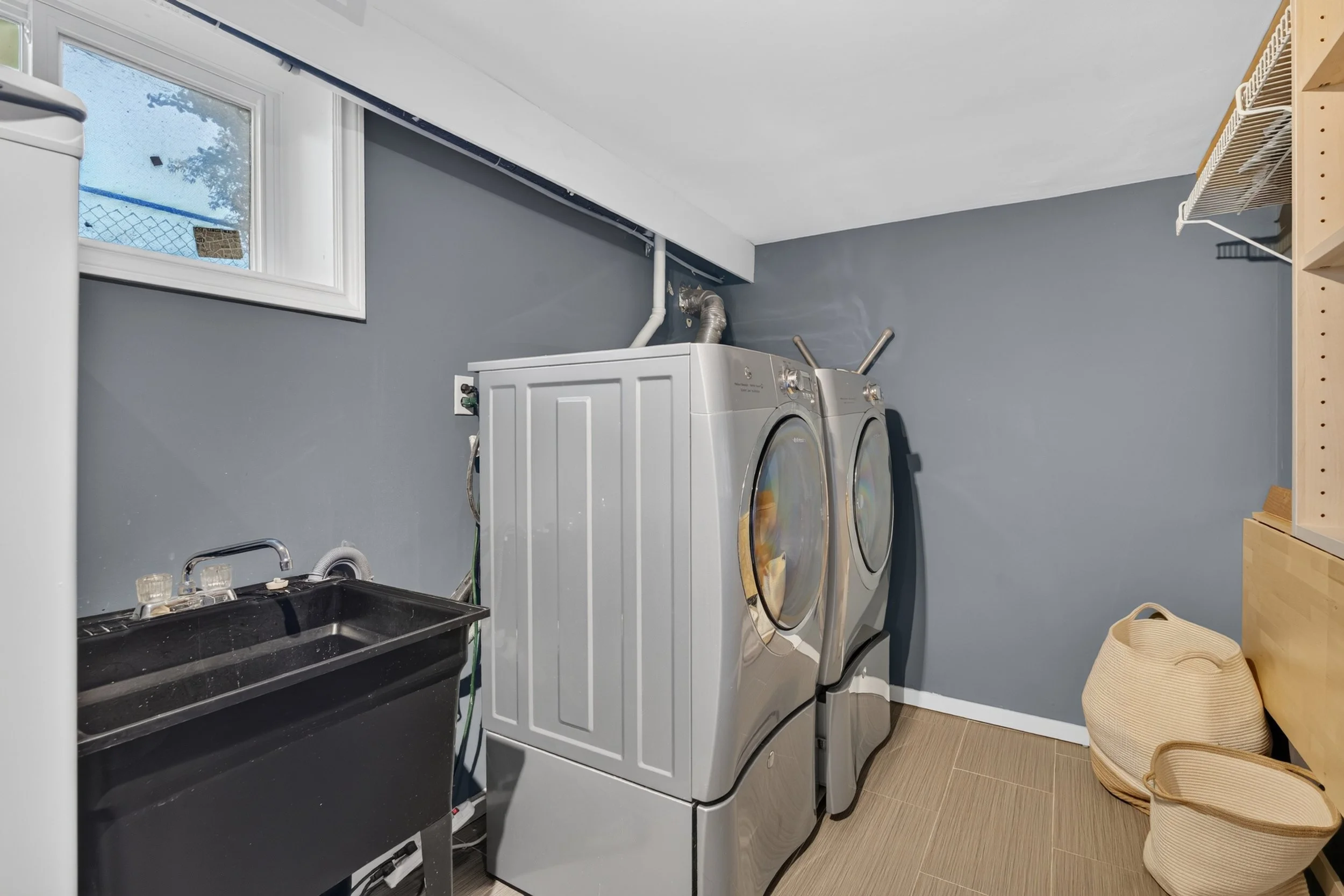 Frameless - 521 Sutherland - 058.jpg