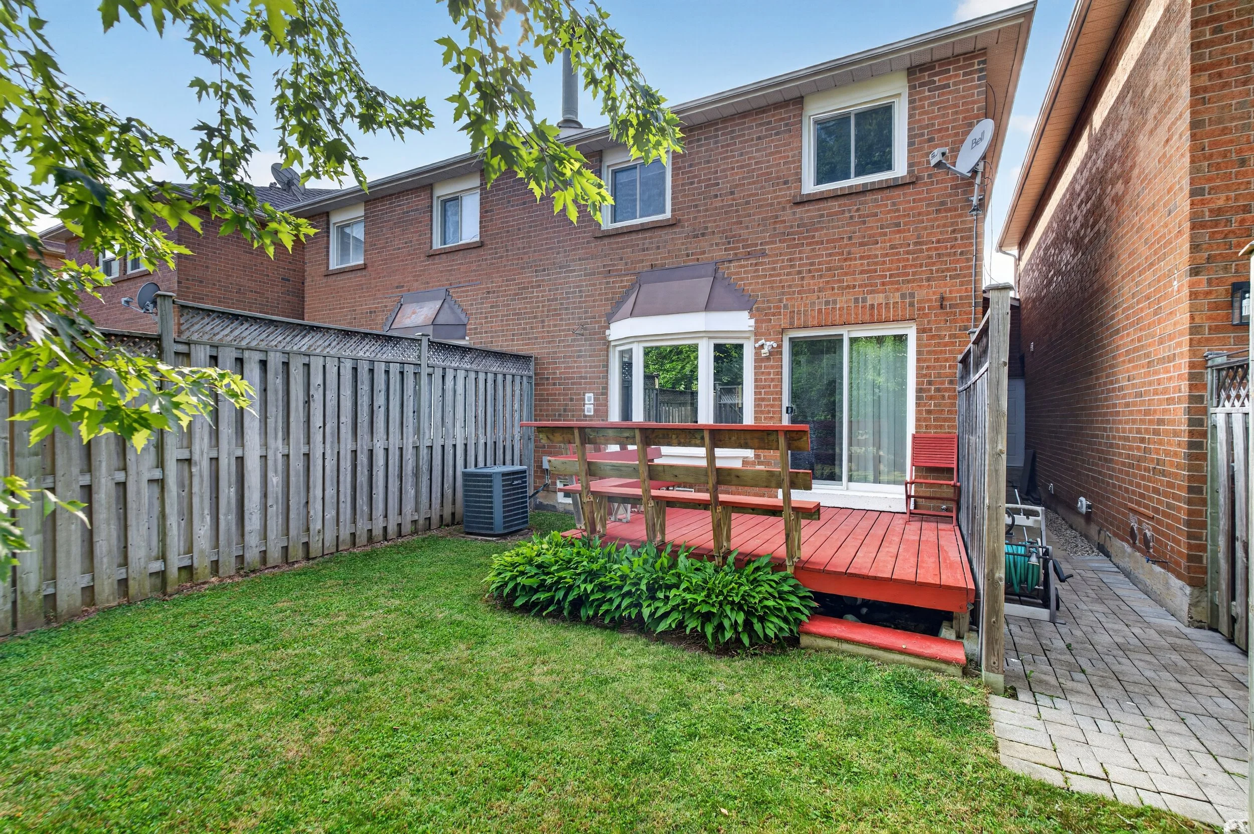 Frameless - 14 Mullis Cres - 038.jpg