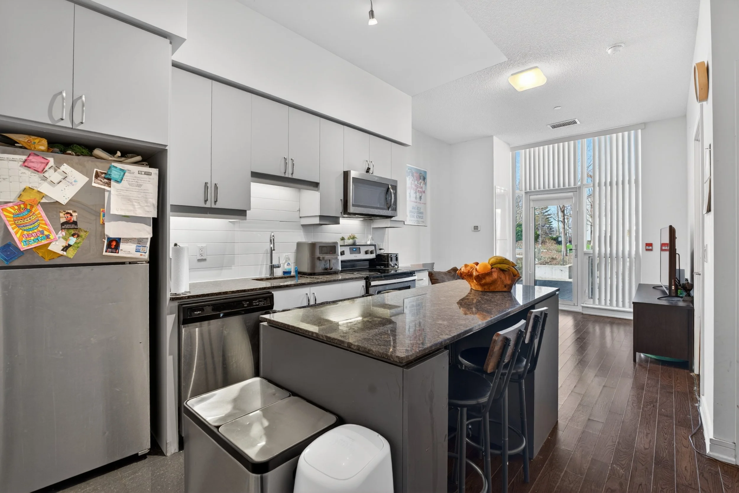 Frameless - 9199 Yonge St Unit 102SE - 011.jpg