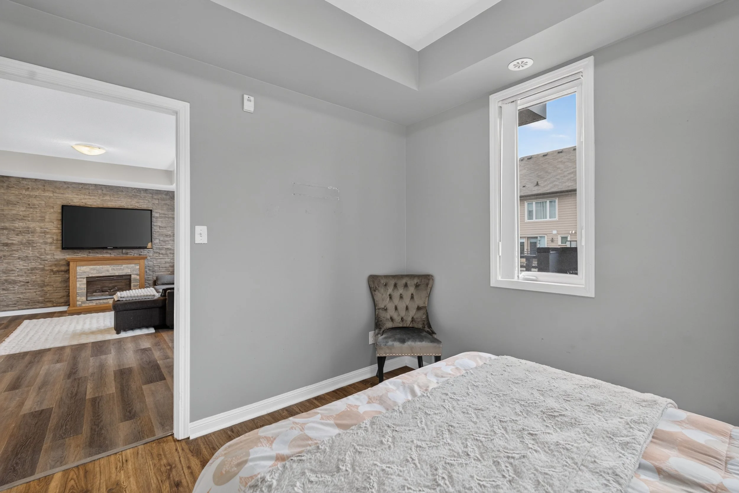 Frameless - 3075 Thomas St - 029.jpg